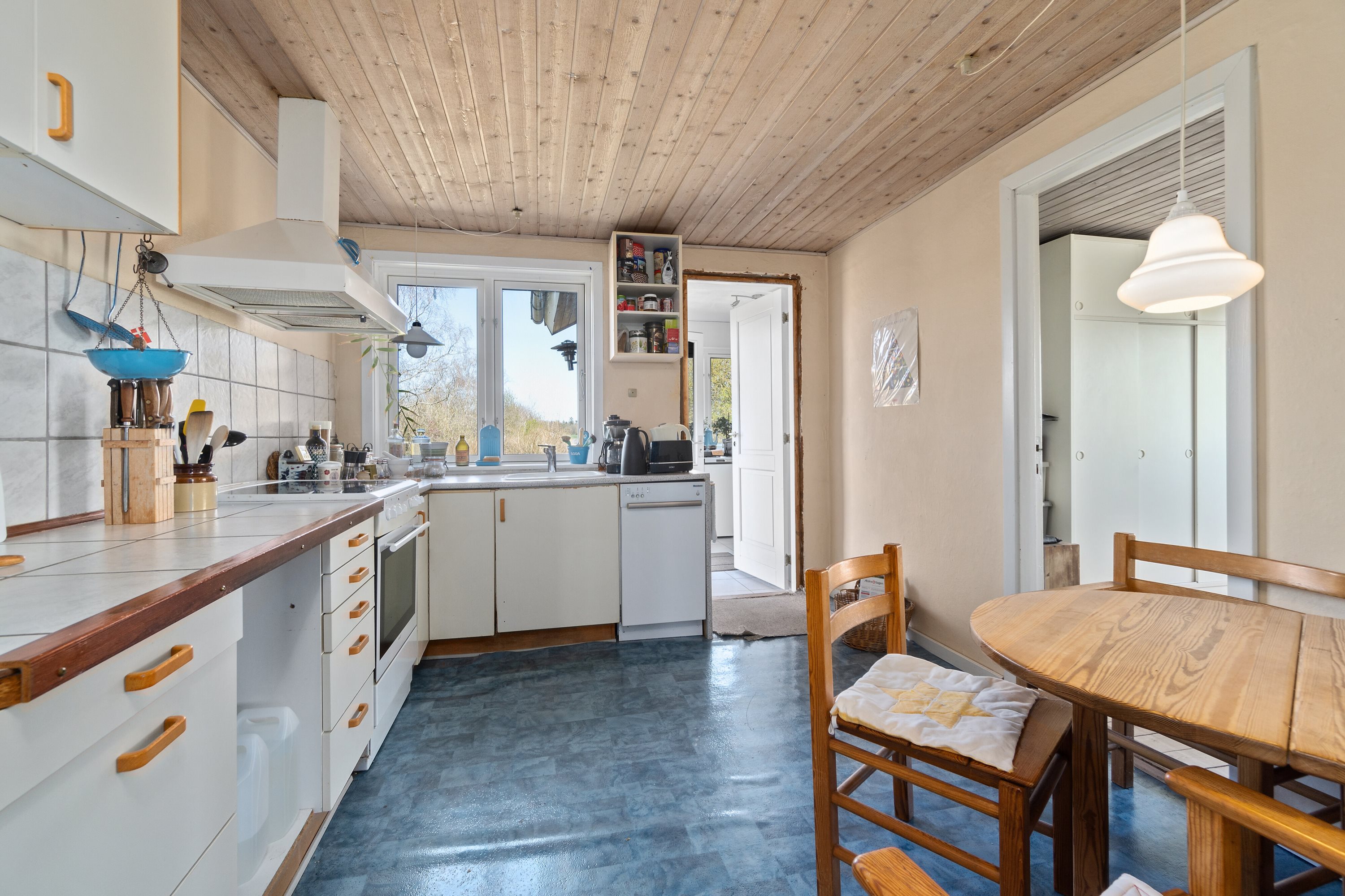 Fremhævet køkken billede i fuldskærmstilstand. Billede af Hviddingvej 36, Hvidding, 8830 Tjele