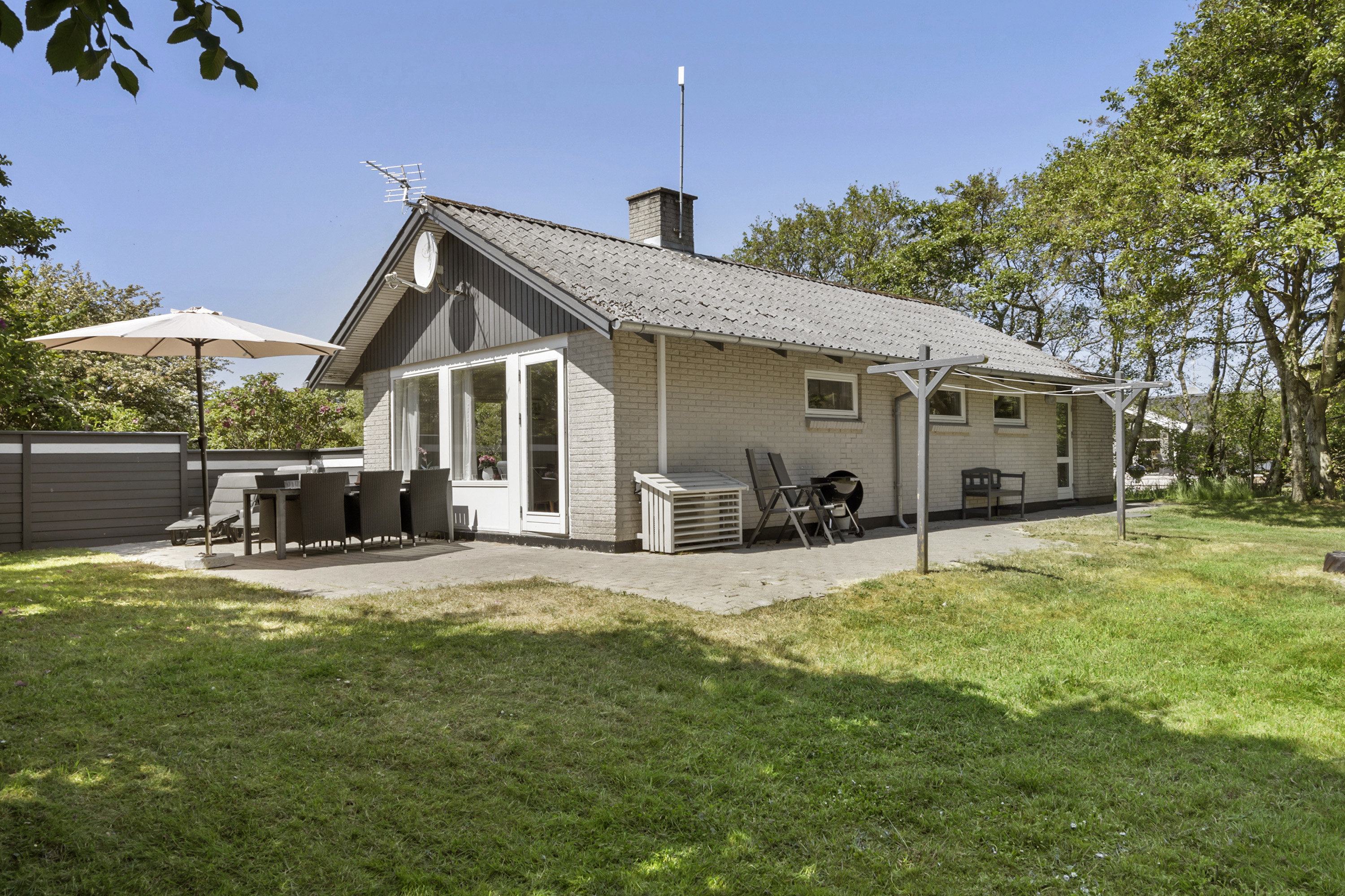 Miniaturebillede 1: . Billede af Bjerregårdsvej 12, Bjerregaard, 6960 Hvide Sande