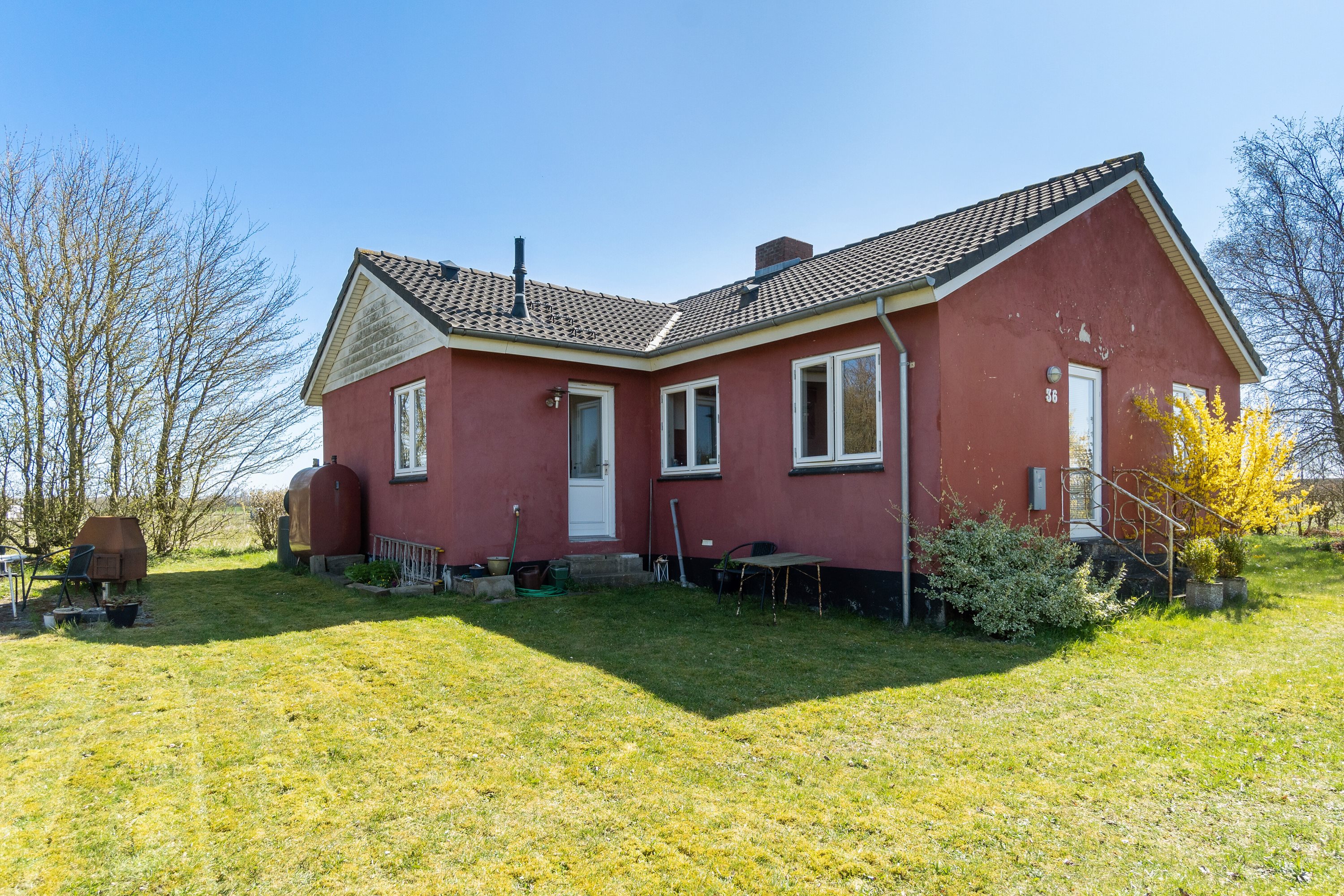 Fremhævet set fra haven billede i fuldskærmstilstand. Billede af Hviddingvej 36, Hvidding, 8830 Tjele