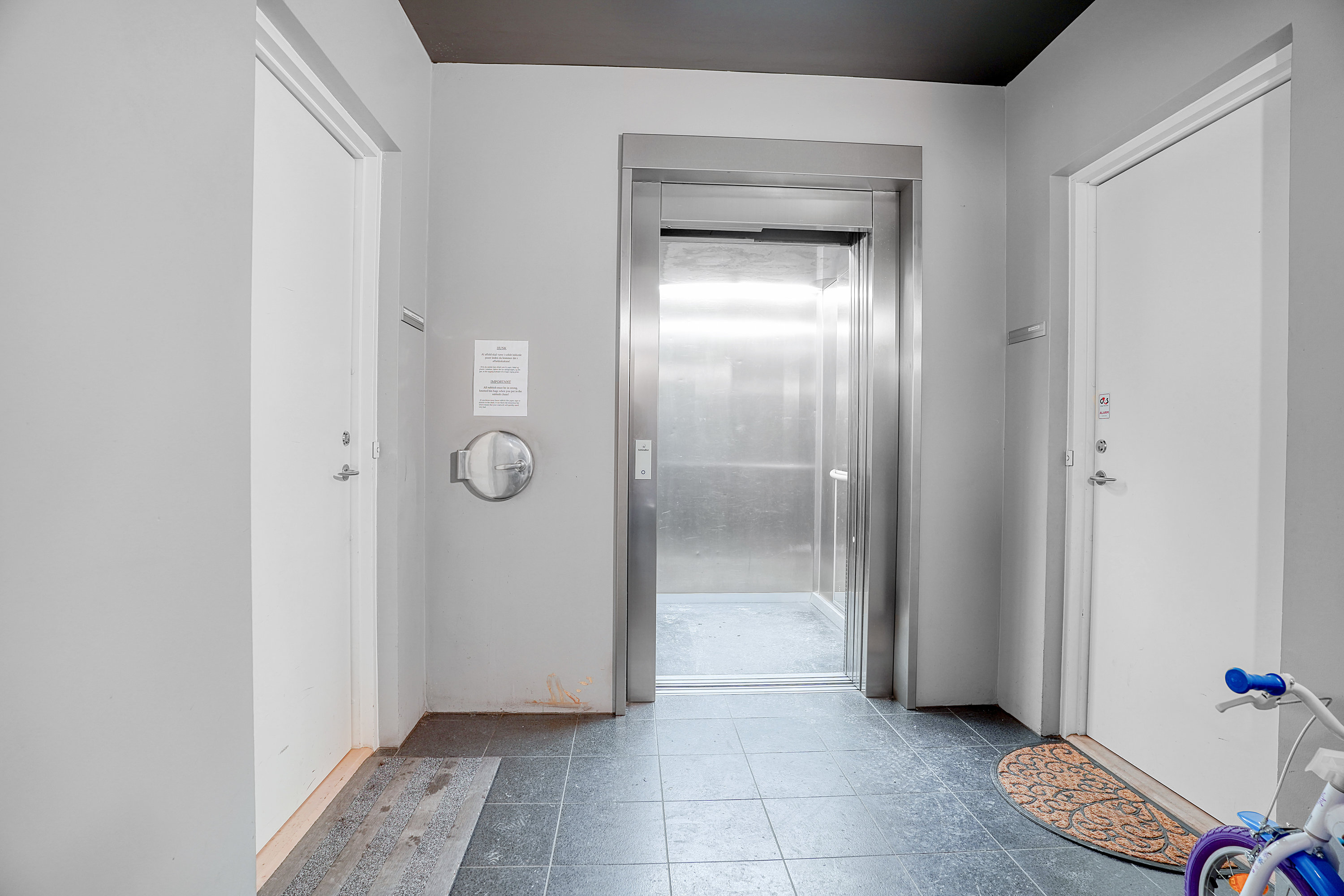 Fremhævet opgang billede i fuldskærmstilstand. Billede af Pakhusvej 2, 5. mf., 2100 København Ø