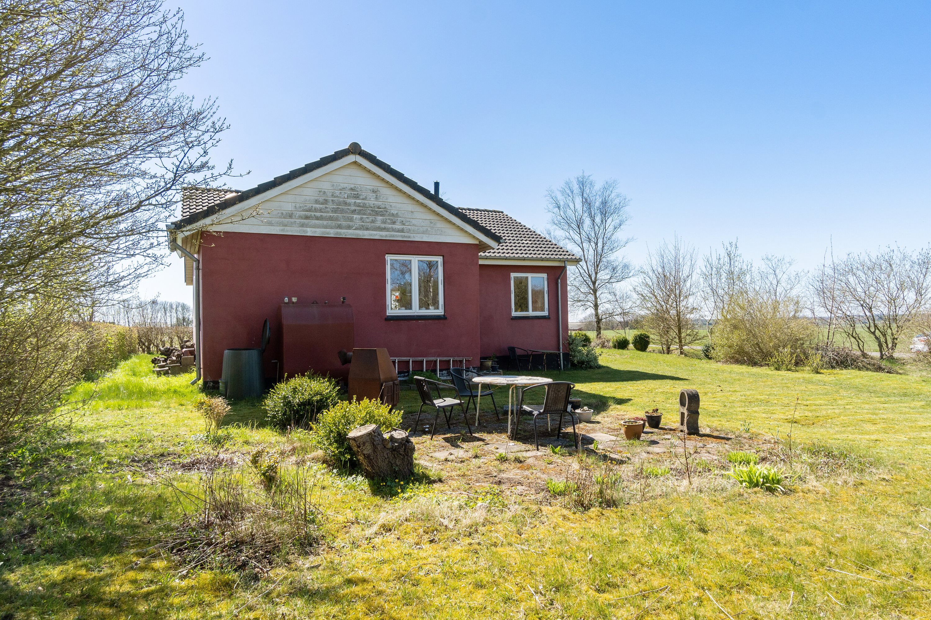 Fremhævet udendørs billede i fuldskærmstilstand. Billede af Hviddingvej 36, Hvidding, 8830 Tjele