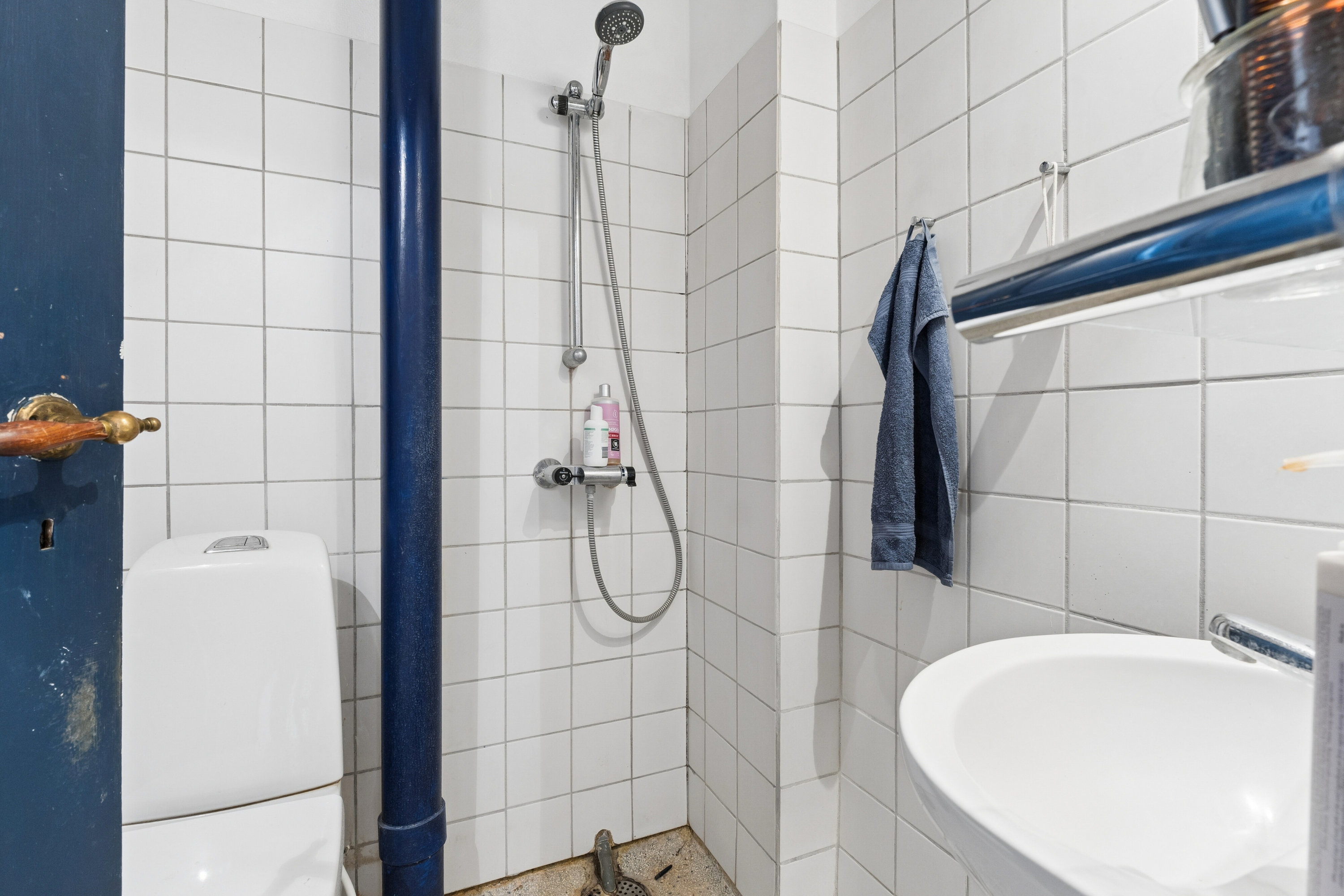 Fremhævet badeværelse billede i fuldskærmstilstand. Billede af Bogensegade 1, 3. th., 8000 Aarhus C