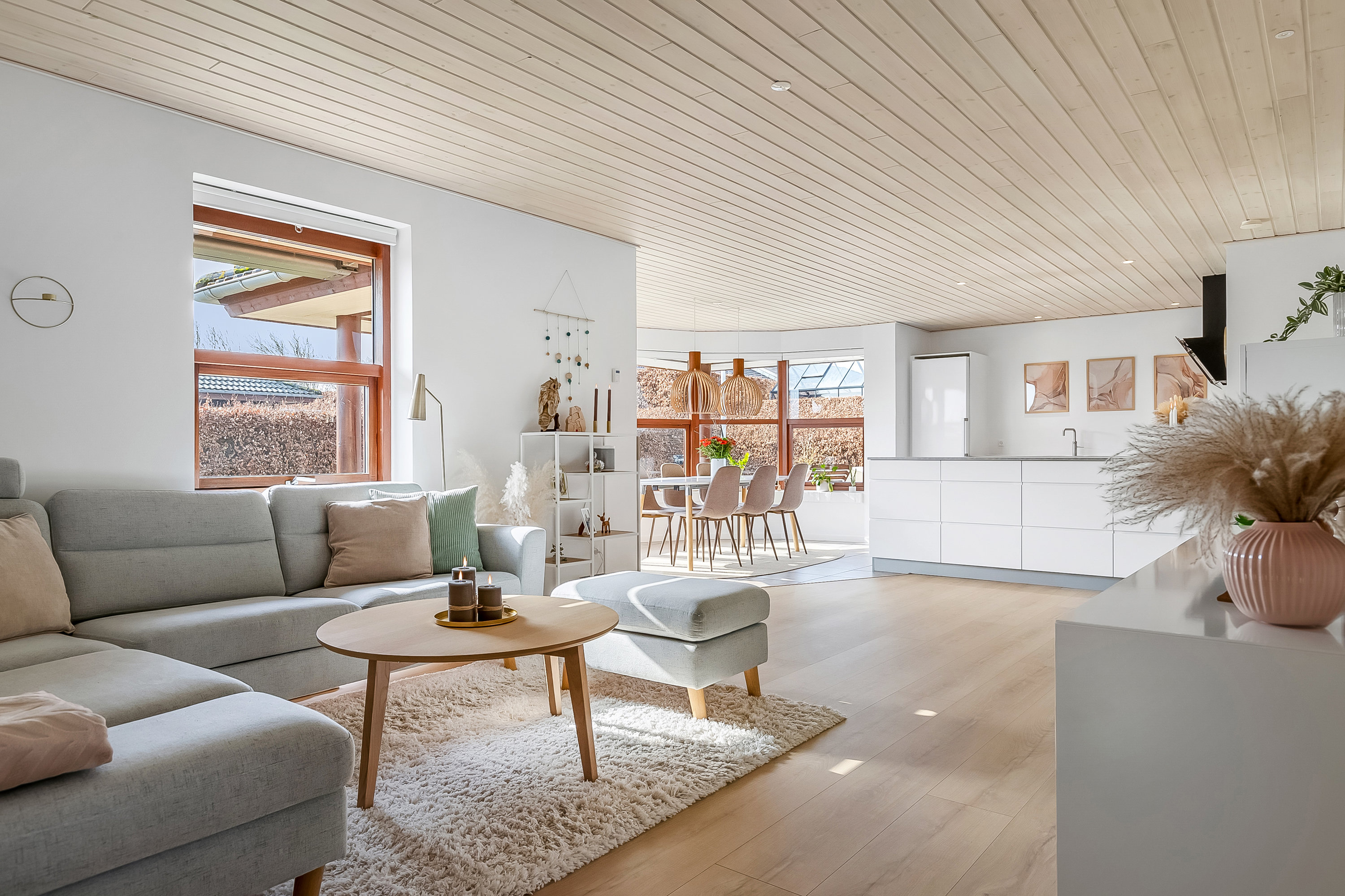 Fremhævet stue billede i fuldskærmstilstand. Billede af Ådalsparken 22, Vonsild, 6000 Kolding