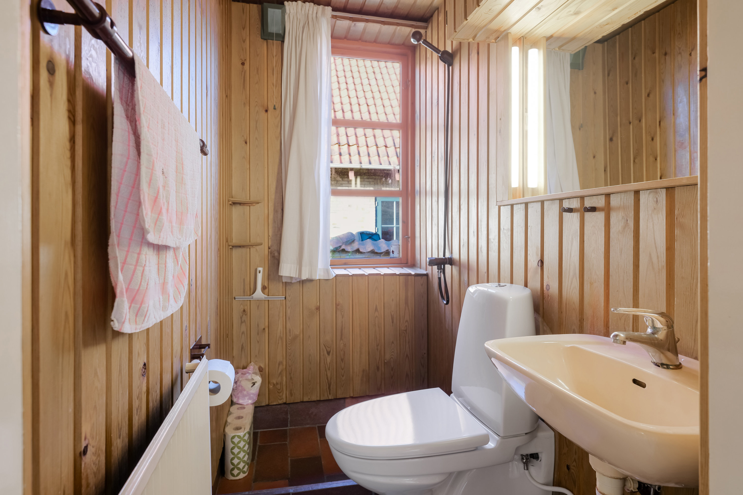 Fremhævet toilet billede i fuldskærmstilstand. Billede af Ellingersvej 4, 5230 Odense M