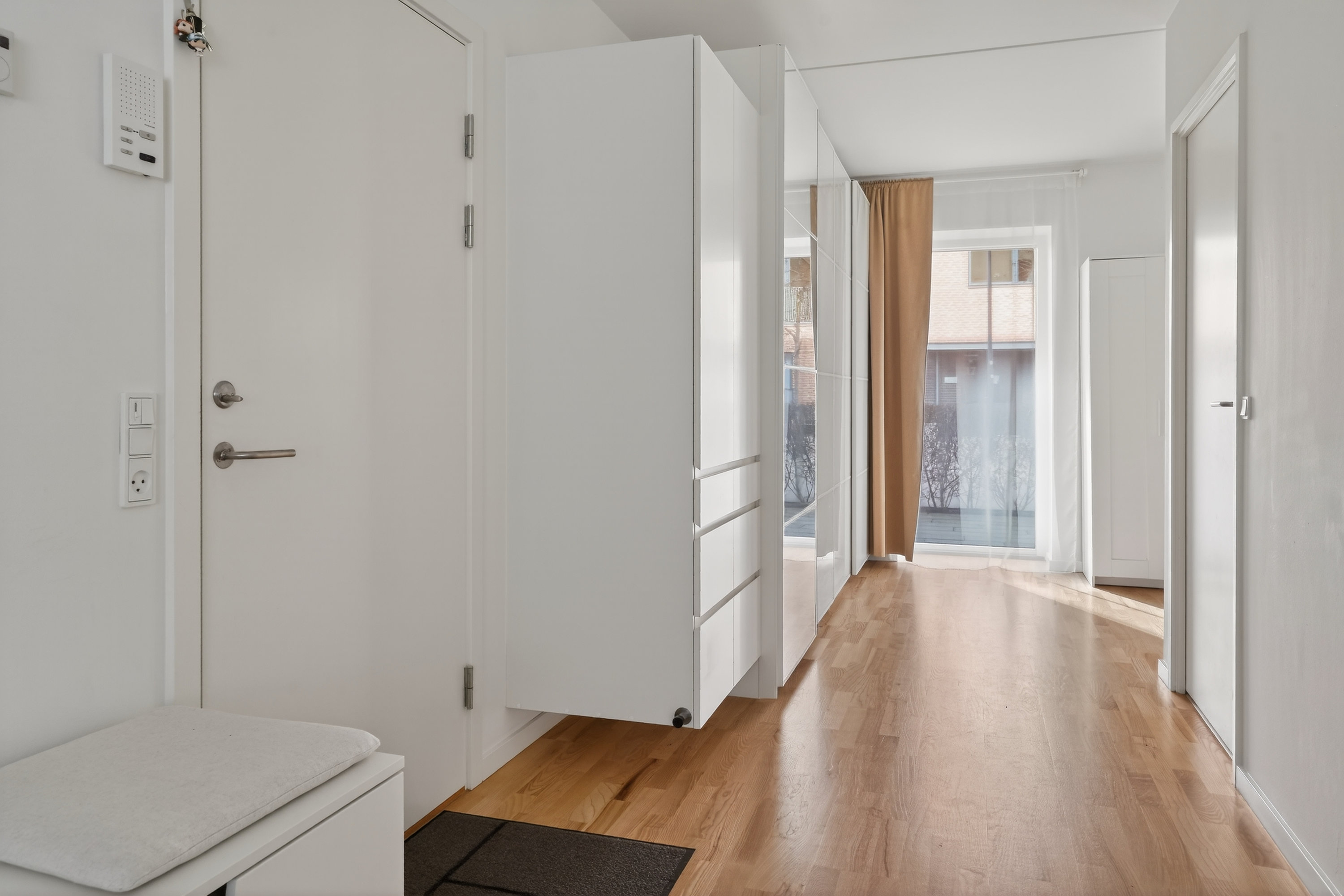 Fremhævet entré billede i fuldskærmstilstand. Billede af Tove Maës Vej 4, st.. tv., 2500 Valby