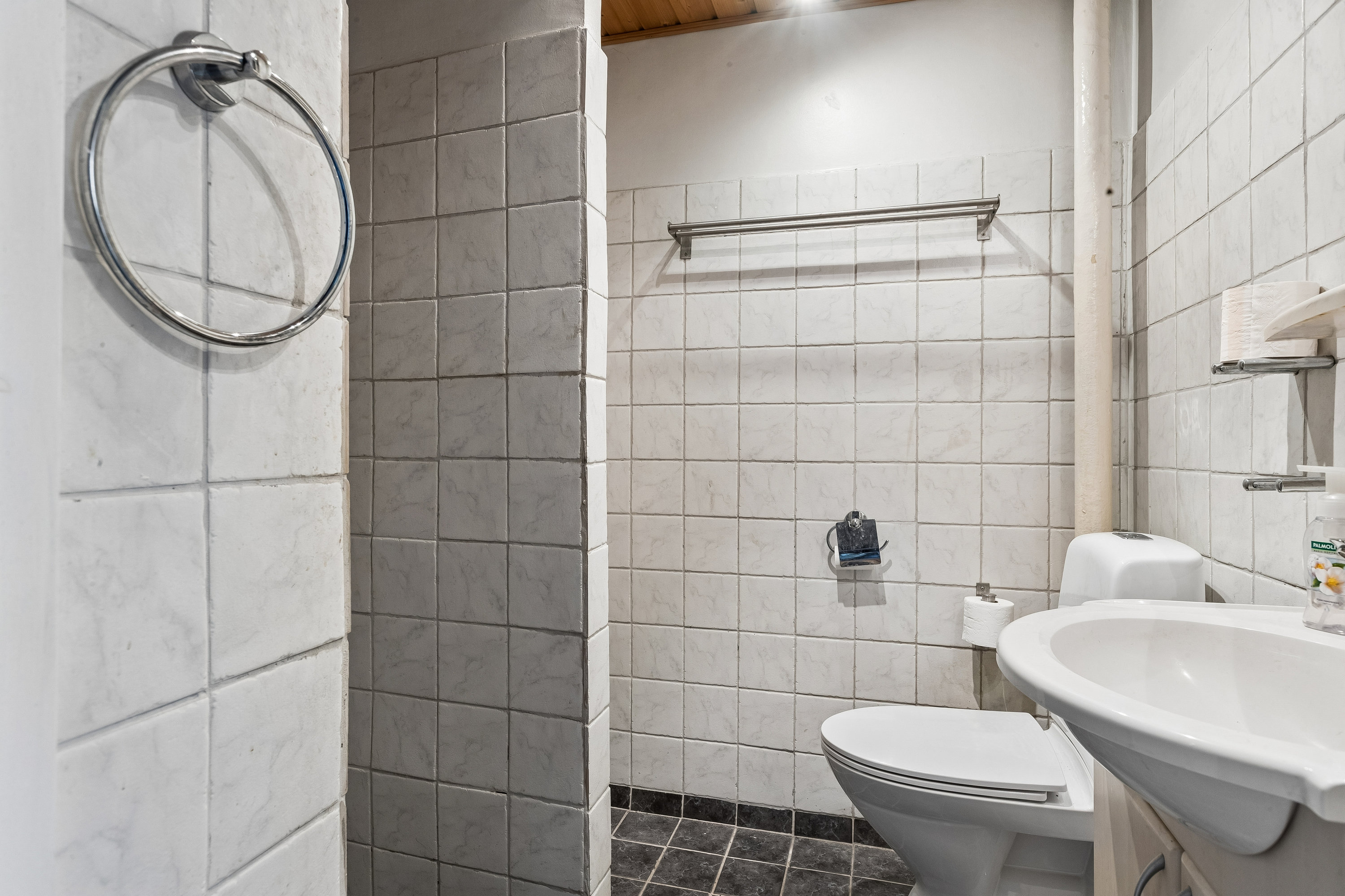 Fremhævet badeværelse billede i fuldskærmstilstand. Billede af Sankt Mikkels Alle 47, 2630 Taastrup