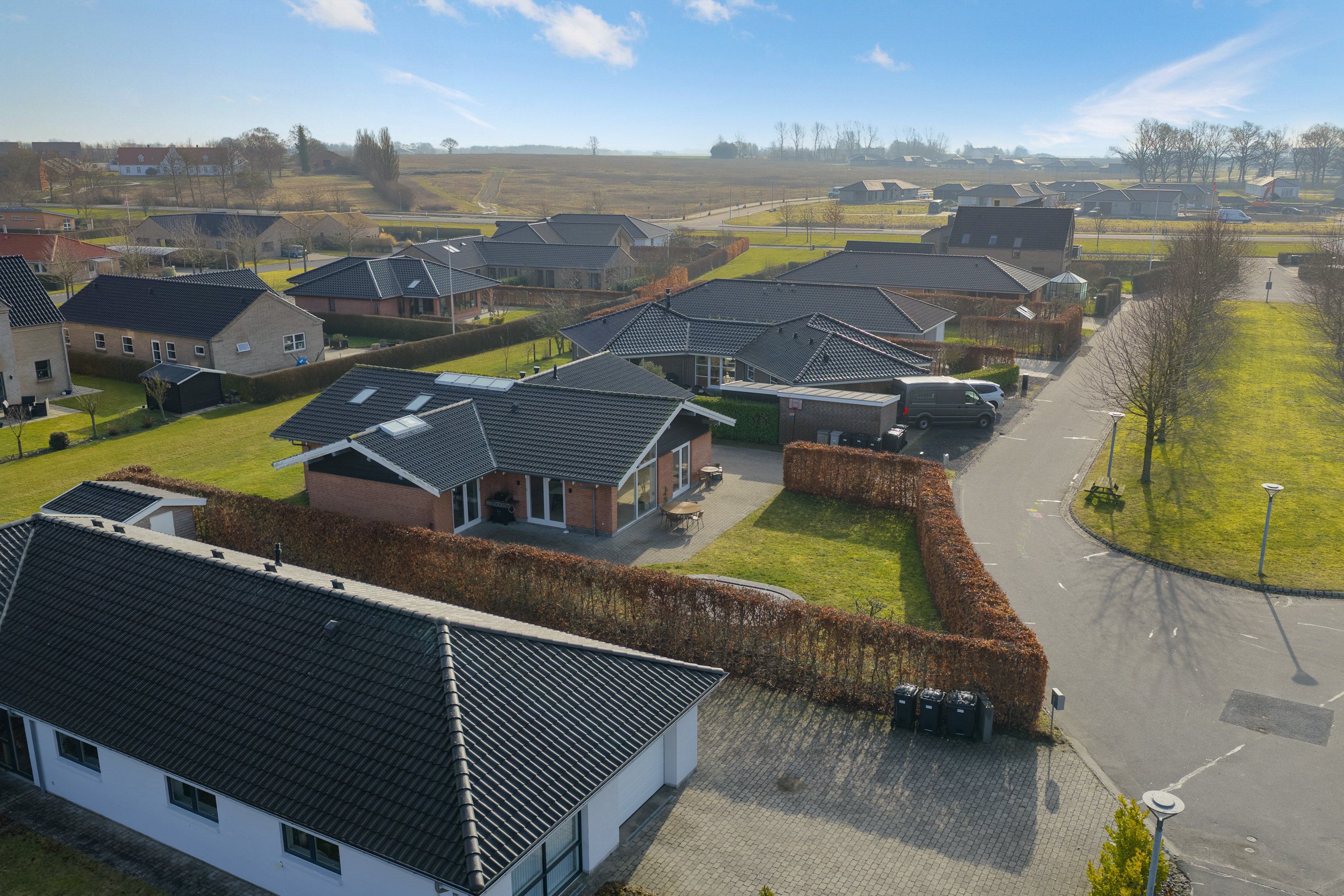 Fremhævet facade billede i fuldskærmstilstand. Billede af Rømøvænget 135, 5500 Middelfart