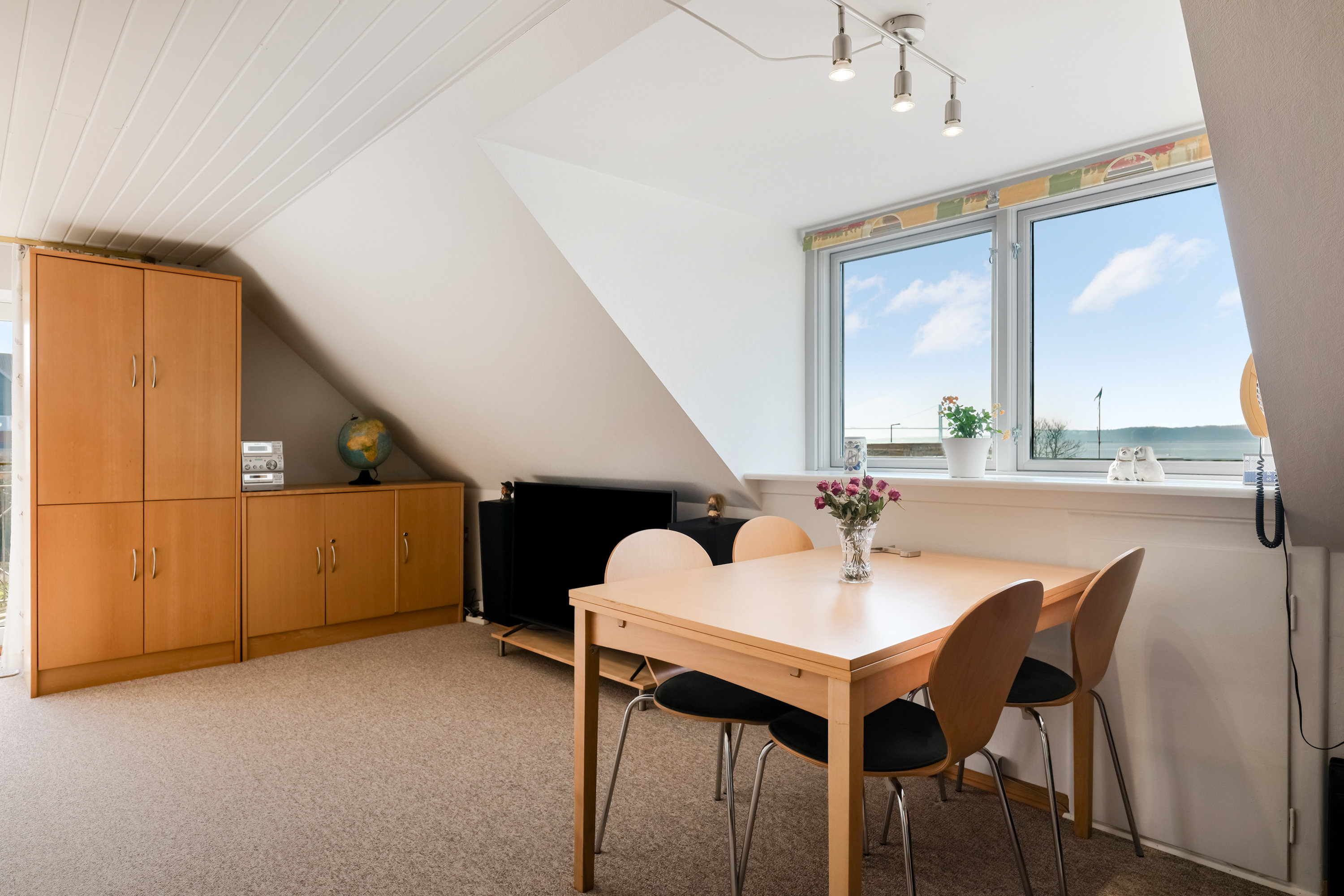 Fremhævet tv stue billede i fuldskærmstilstand. Billede af Sønder Alle 4, Strib, 5500 Middelfart