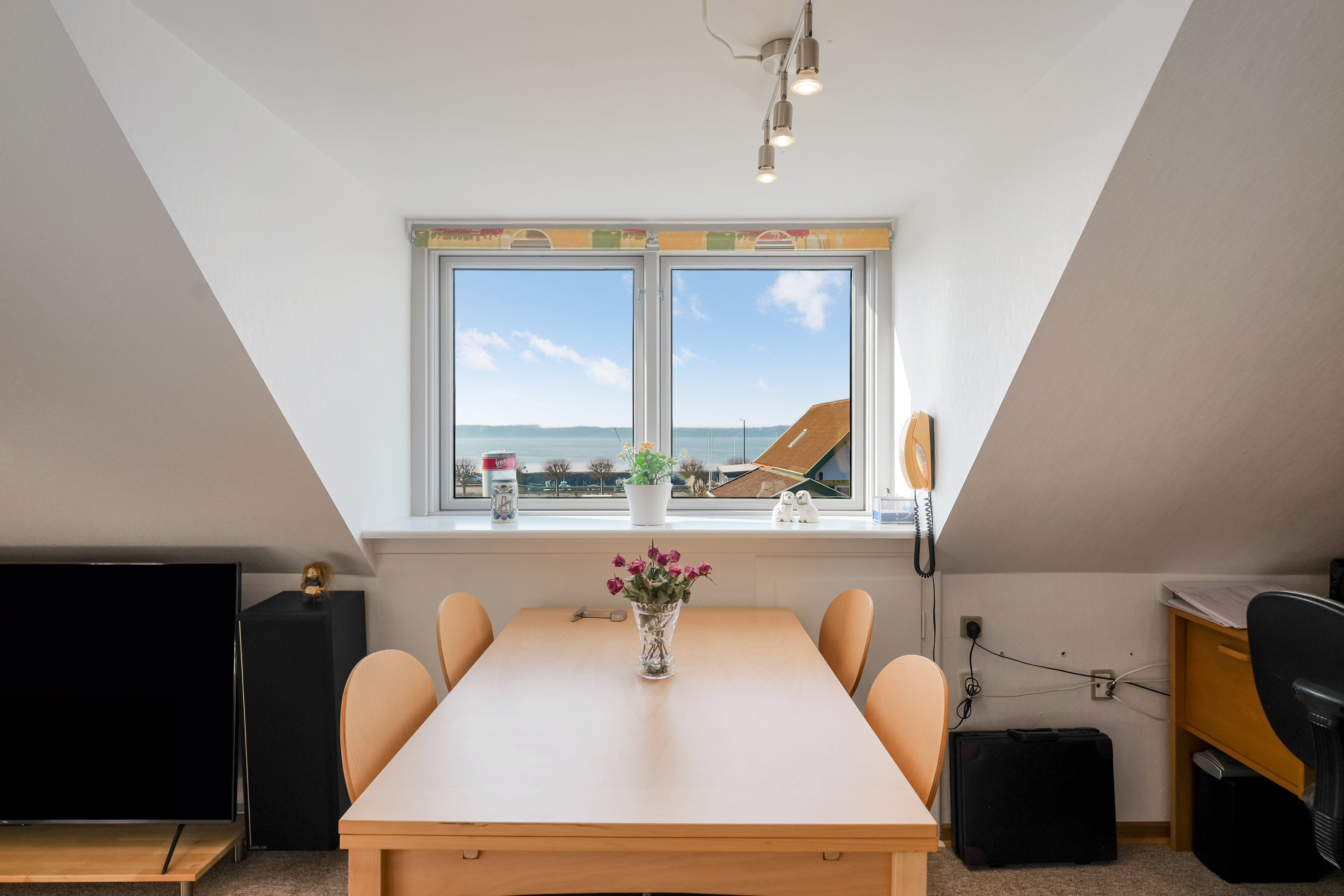 Fremhævet tv stue billede i fuldskærmstilstand. Billede af Sønder Alle 4, Strib, 5500 Middelfart