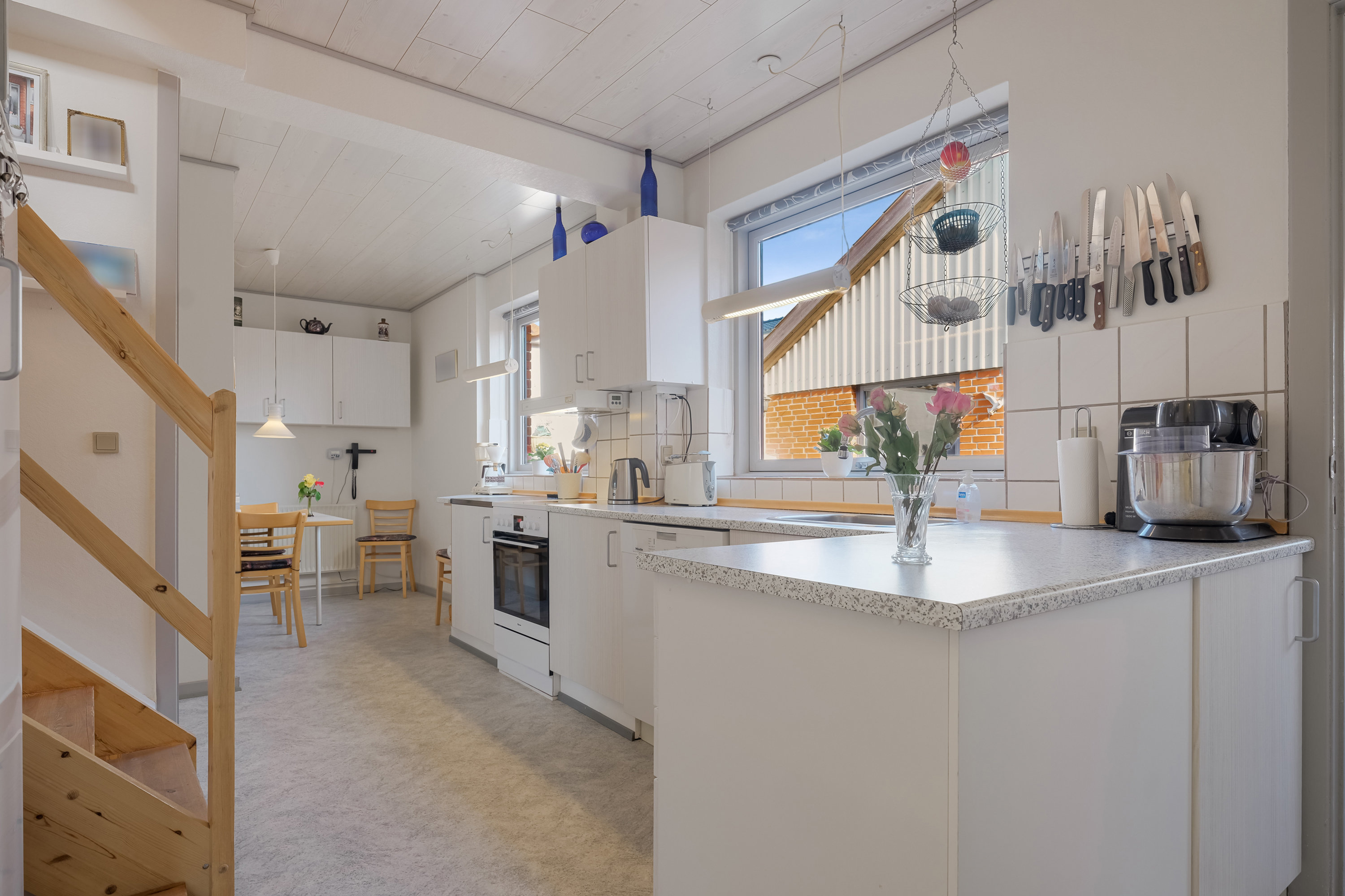 Fremhævet køkken billede i fuldskærmstilstand. Billede af Sønder Alle 4, Strib, 5500 Middelfart