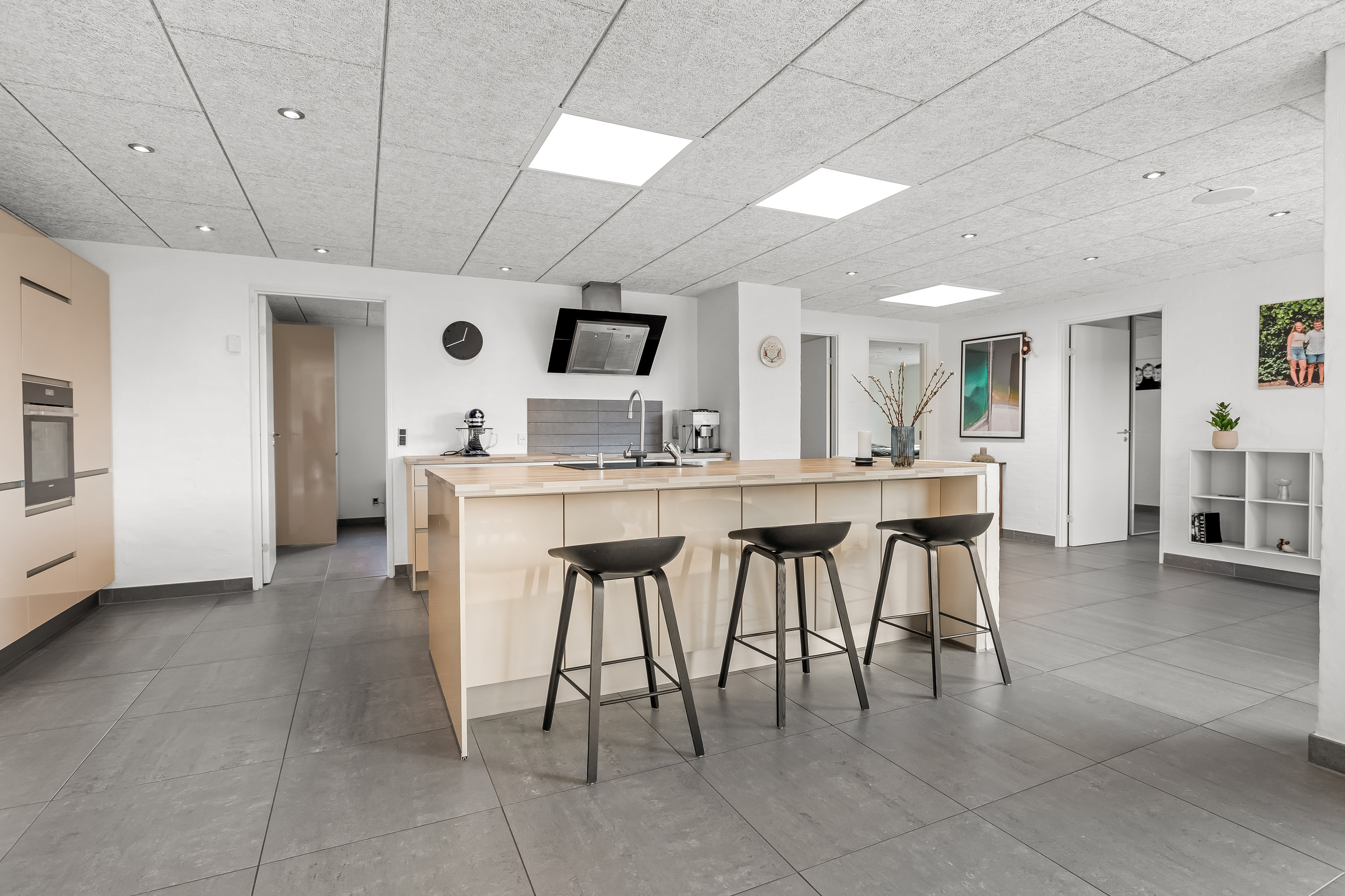 Miniaturebillede 2: køkken alrum. Billede af Parallelvej 42, 6960 Hvide Sande