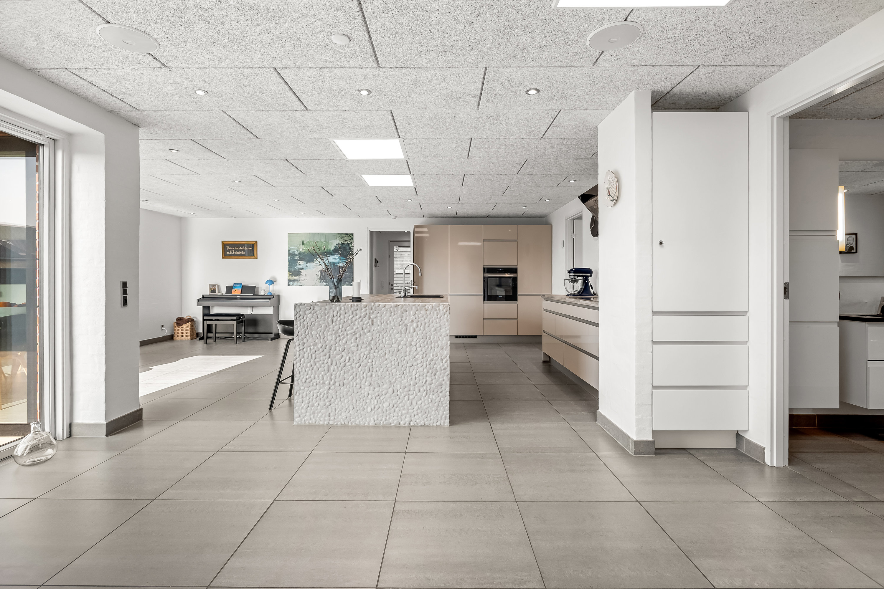 Fremhævet køkken alrum billede i fuldskærmstilstand. Billede af Parallelvej 42, 6960 Hvide Sande