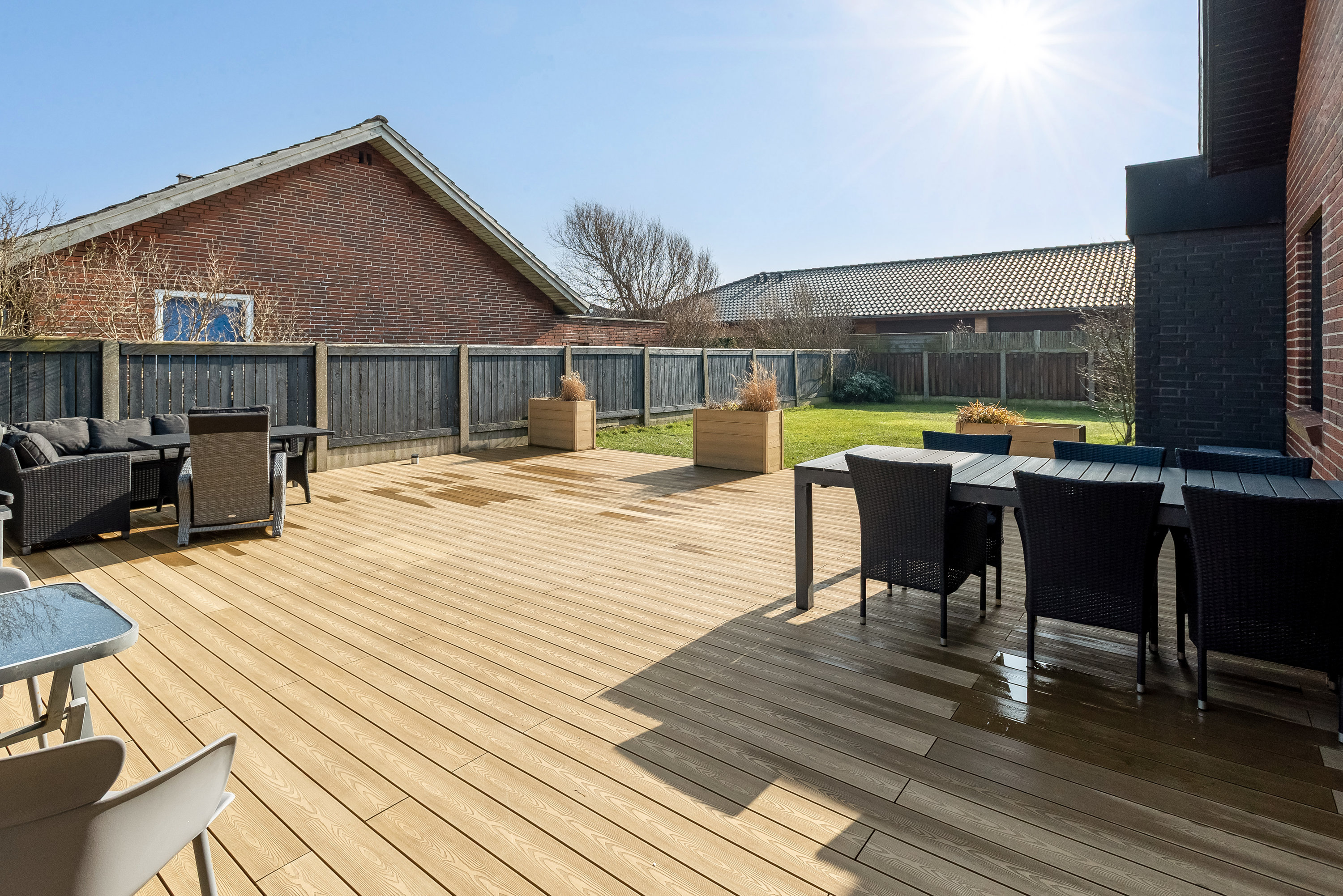 Fremhævet terrasse billede i fuldskærmstilstand. Billede af Parallelvej 42, 6960 Hvide Sande