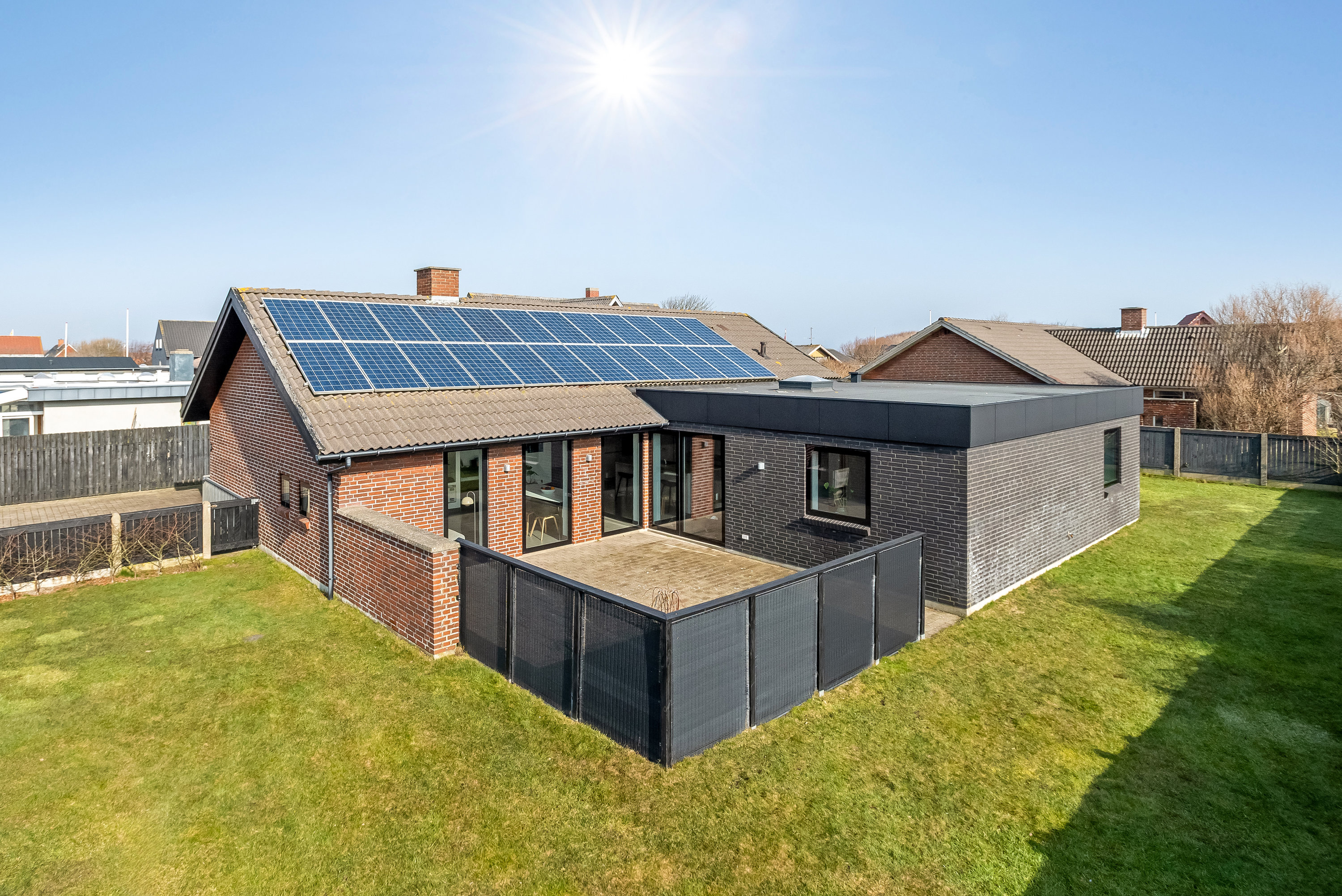 Villa: Ejendommen på Parallelvej 42, 6960 Hvide Sande