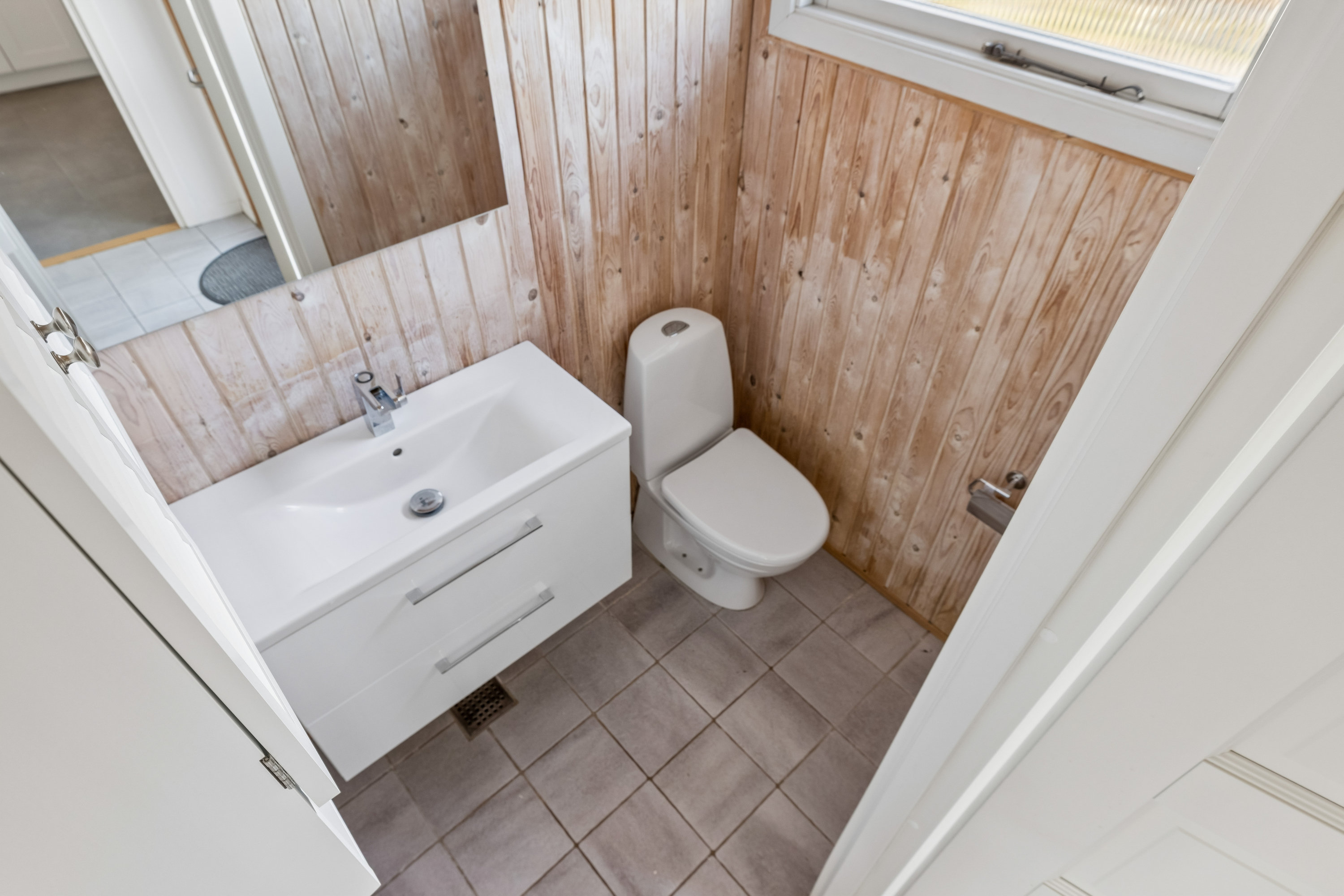 Fremhævet badeværelse billede i fuldskærmstilstand. Billede af Svangkærvej 5, Smedeby, 6340 Kruså