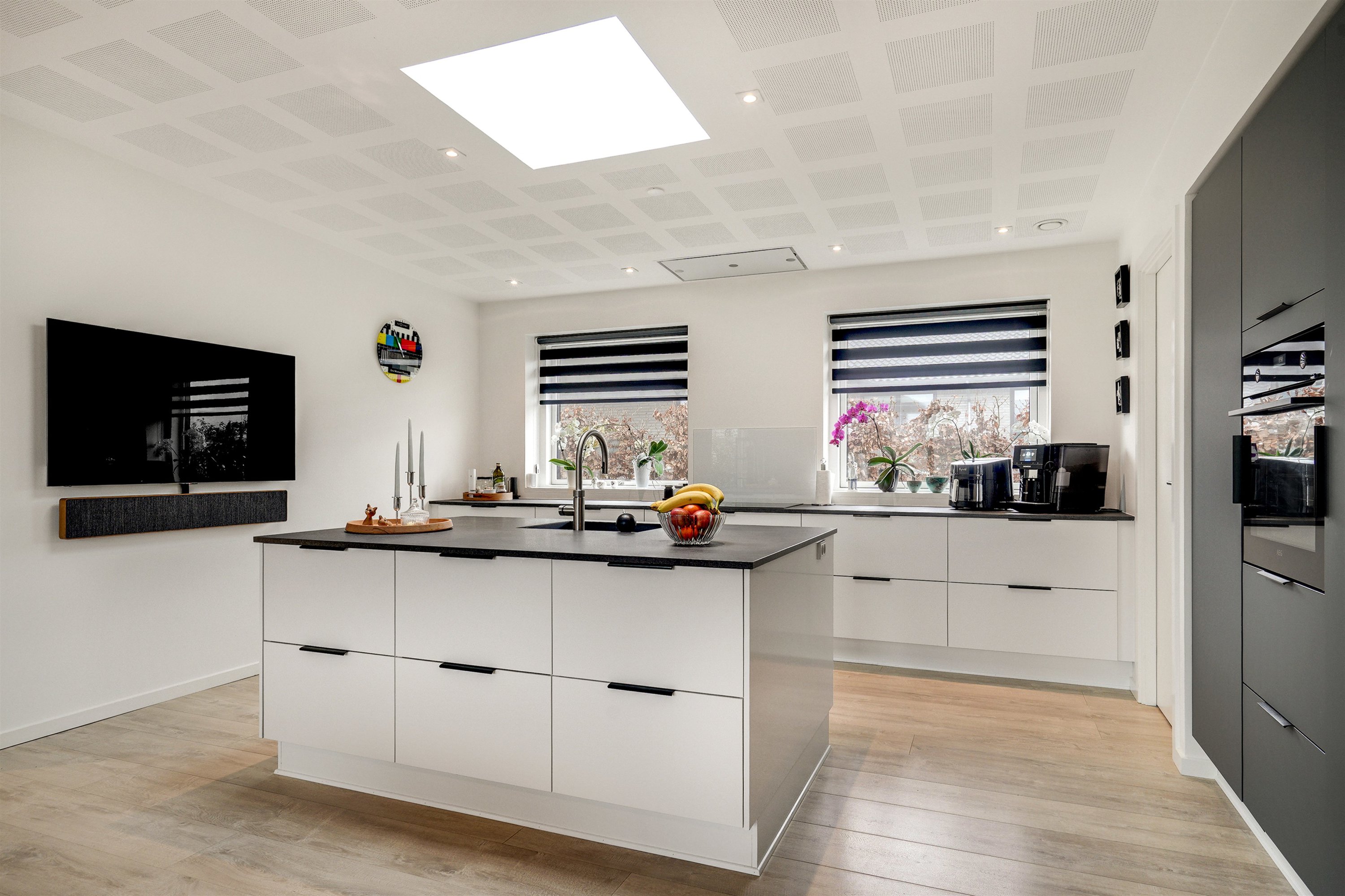 Fremhævet køkken billede i fuldskærmstilstand. Billede af Søholm Parkvej 45, Glamsbjerg, 5620 Glamsbjerg