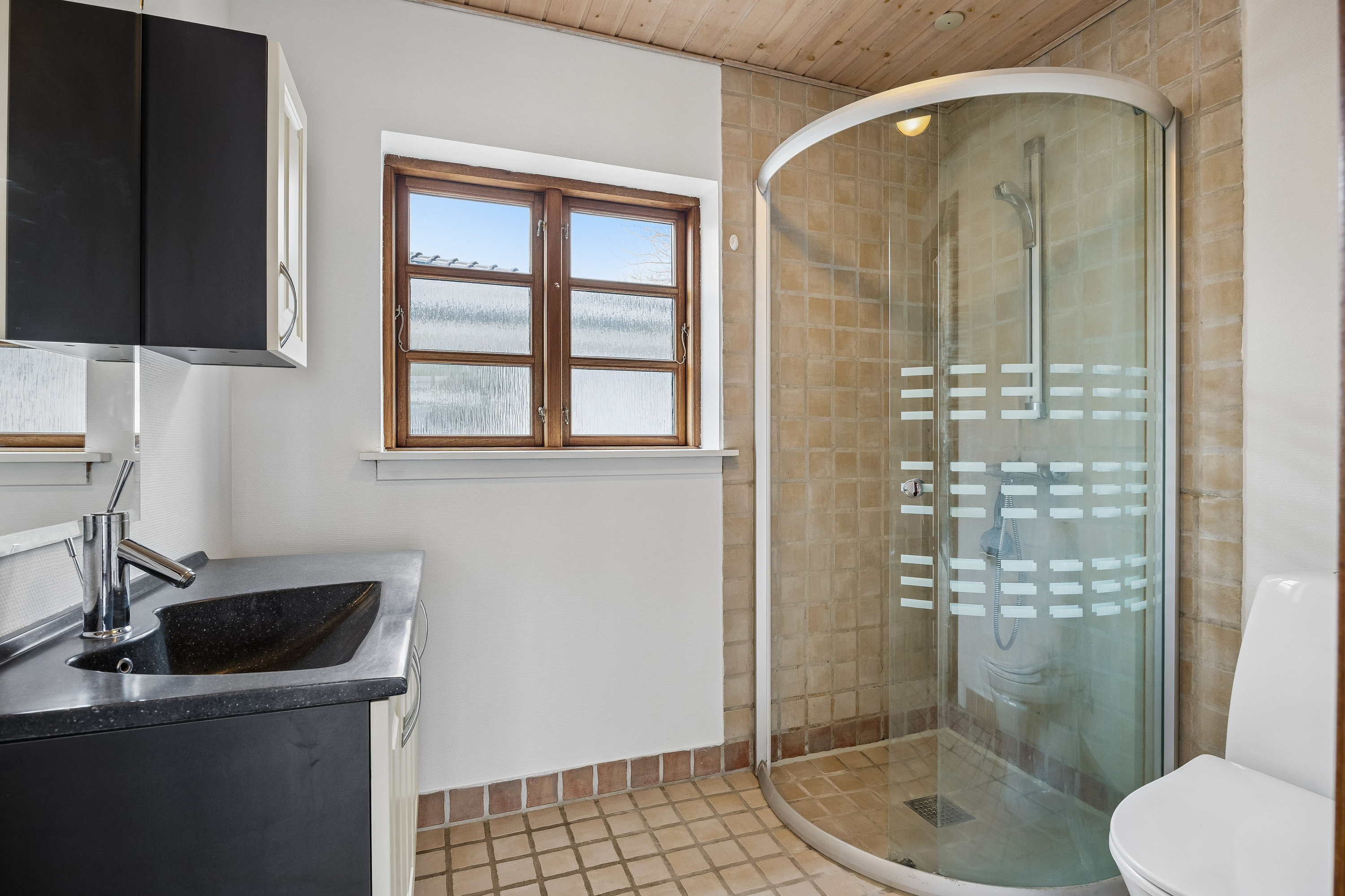 Fremhævet badeværelse billede i fuldskærmstilstand. Billede af Landervejen 11, Reersø Str, 4281 Gørlev