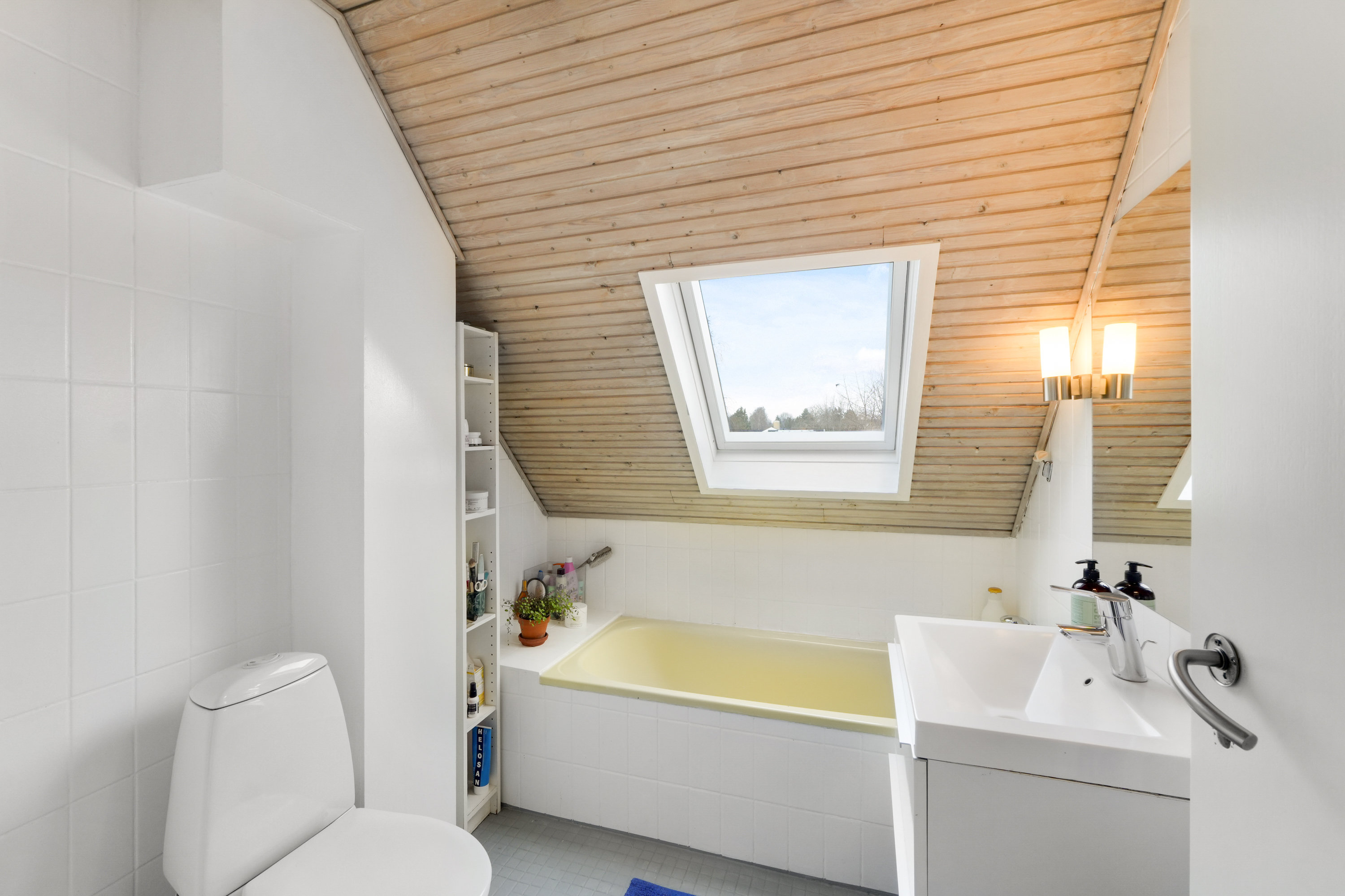 Fremhævet badeværelse billede i fuldskærmstilstand. Billede af Rydtoften 32, 2750 Ballerup