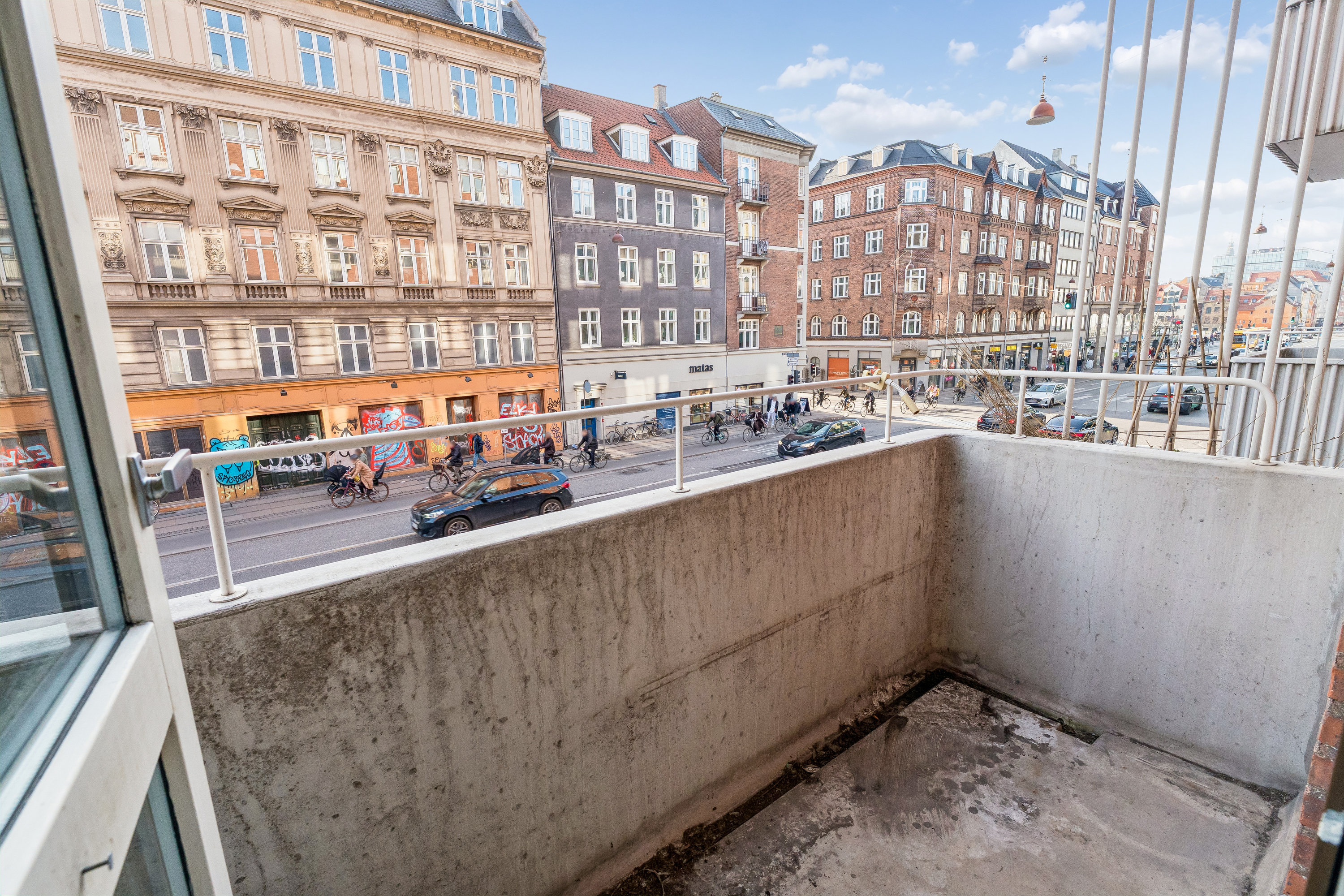 Fremhævet altan billede i fuldskærmstilstand. Billede af Ved Volden 3, 1. tv., 1425 København K