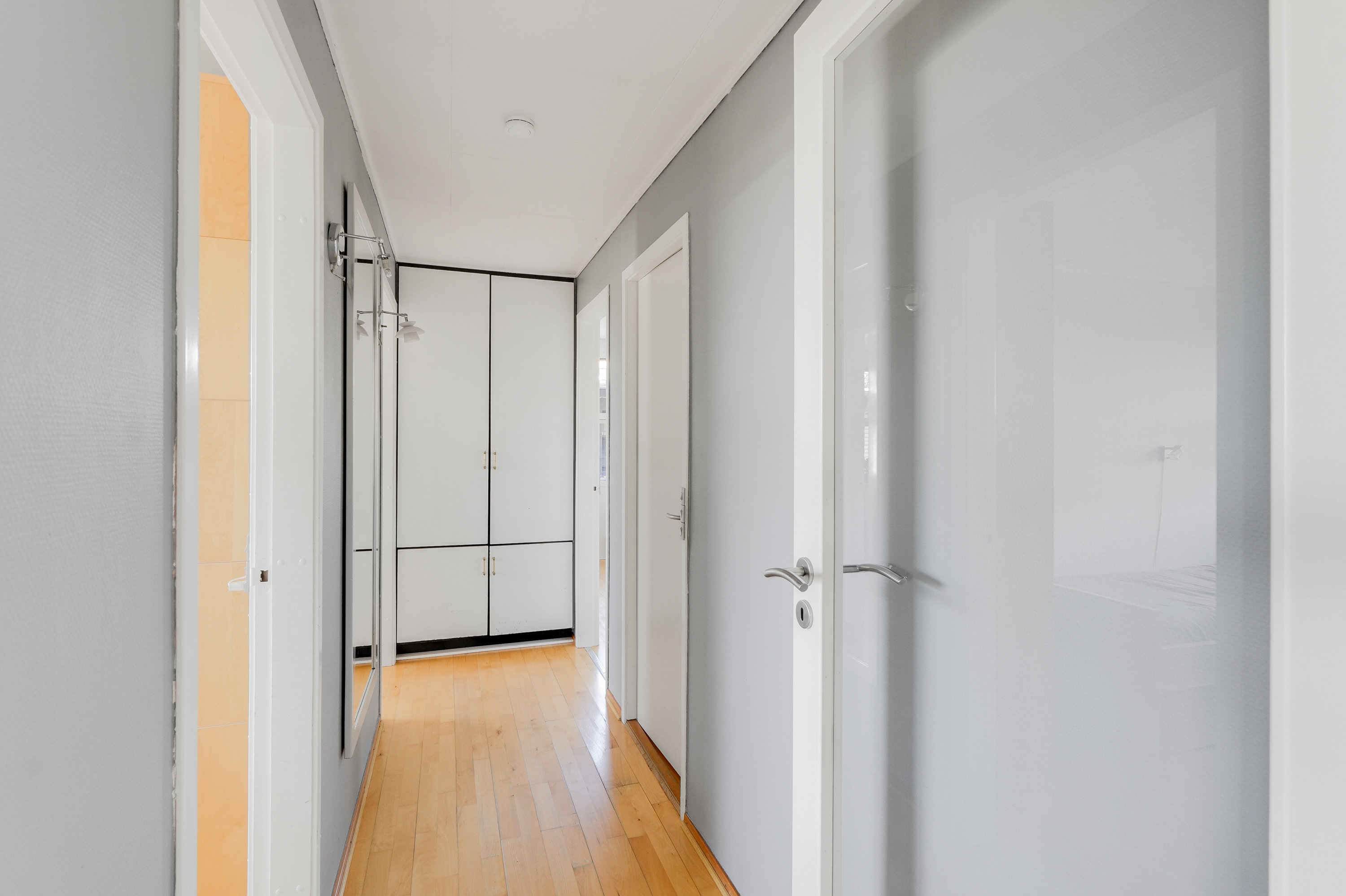 Fremhævet gang billede i fuldskærmstilstand. Billede af Axel Juels Alle 15, 2750 Ballerup