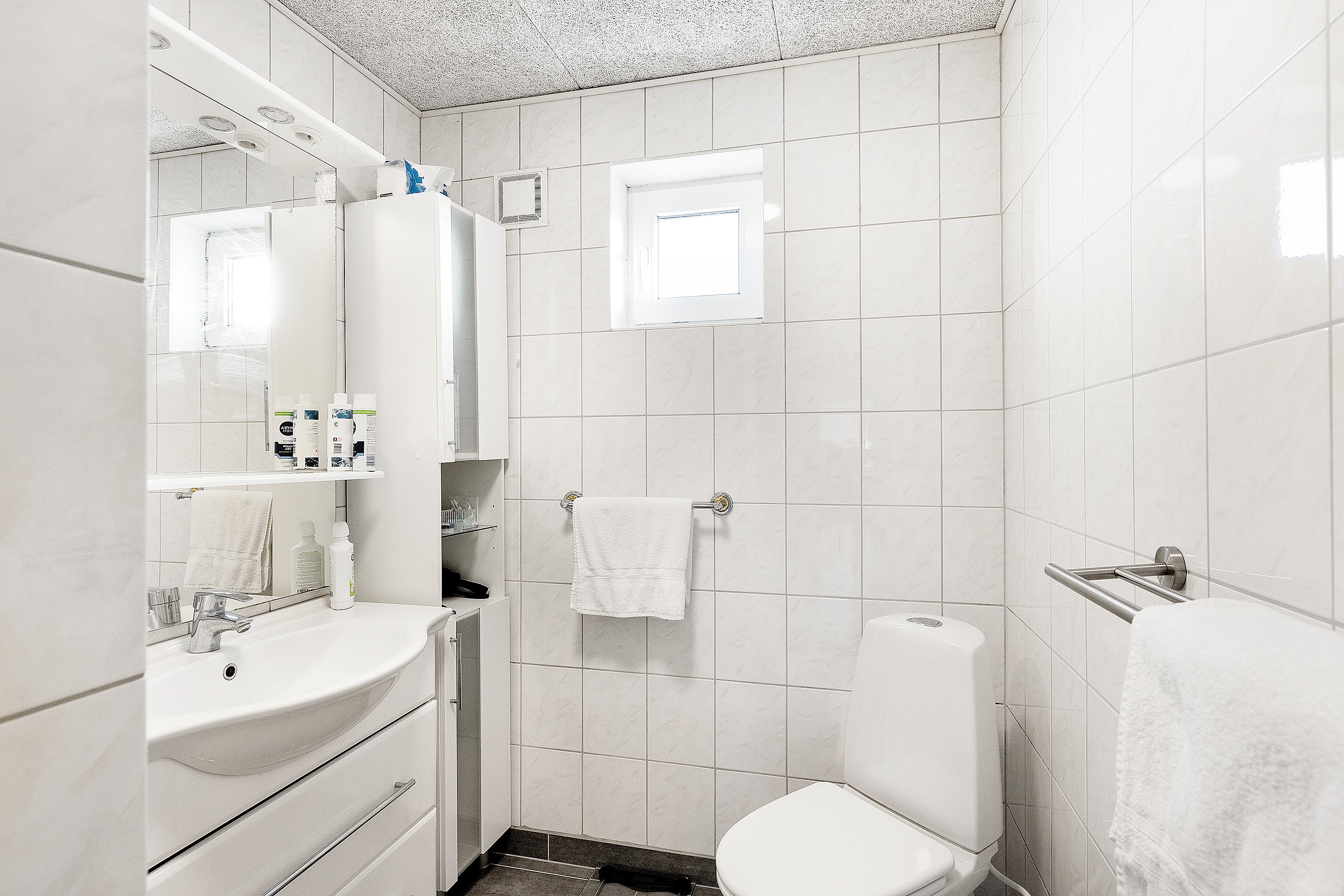 Fremhævet badeværelse billede i fuldskærmstilstand. Billede af Benediktesvej 52, 6320 Egernsund