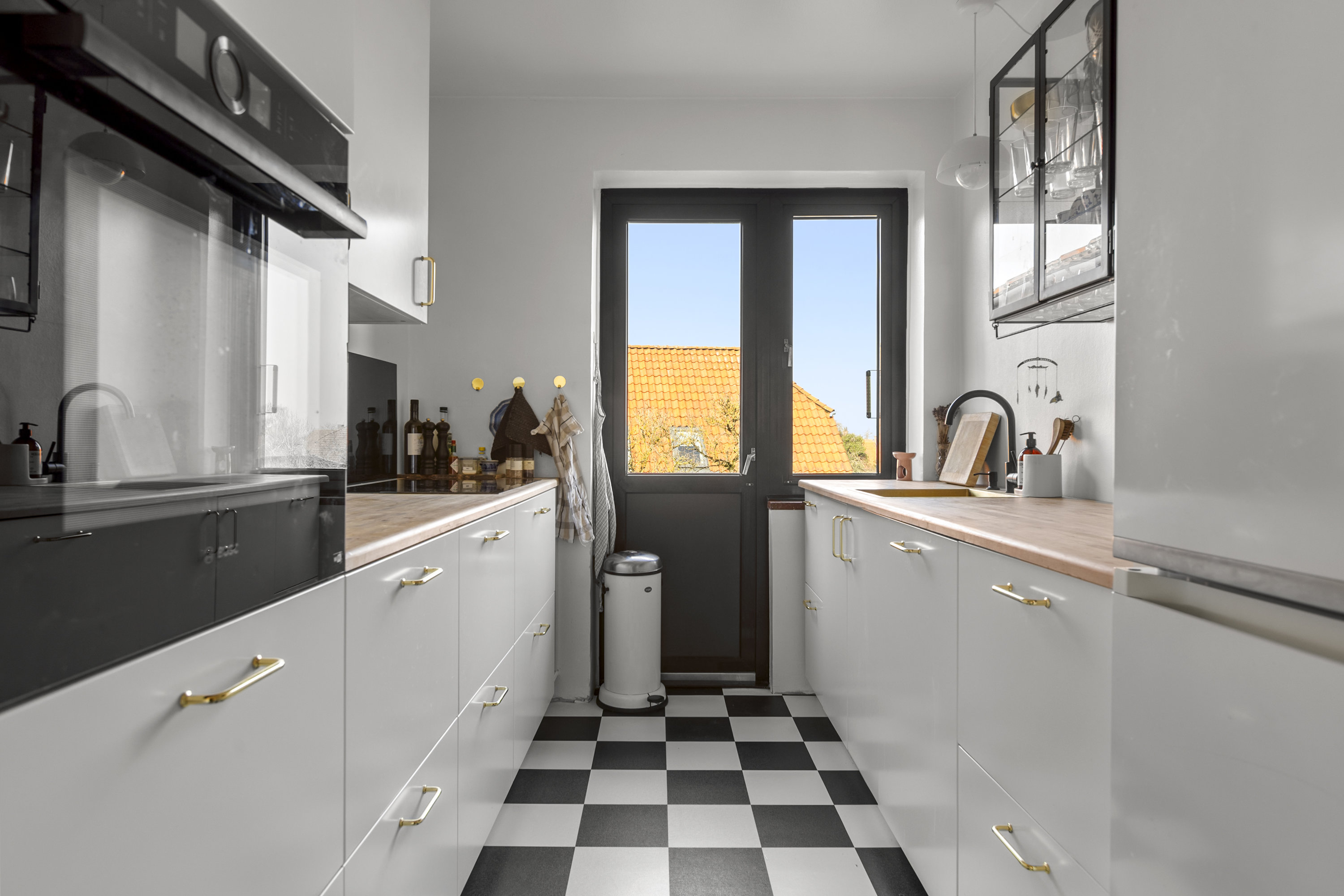 Fremhævet køkken billede i fuldskærmstilstand. Billede af Helligkorsvej 18B, 1. tv., 4000 Roskilde