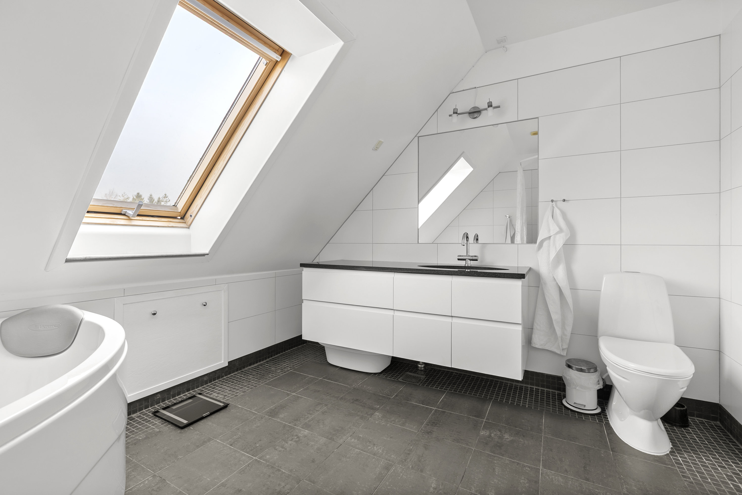 Fremhævet badeværelse billede i fuldskærmstilstand. Billede af Nordvejen 3, Vellerup, 4050 Skibby