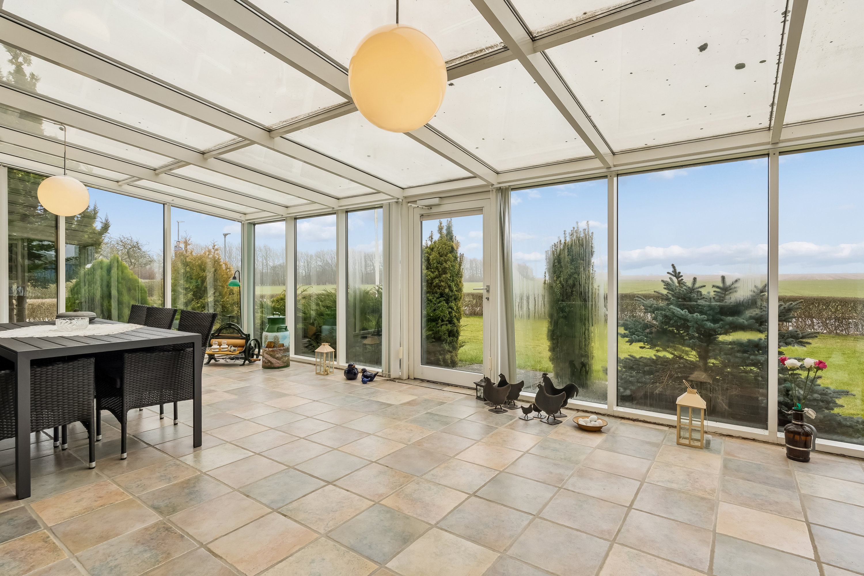 Fremhævet udestue billede i fuldskærmstilstand. Billede af Spættevej 1, Ø Snede, 8723 Løsning