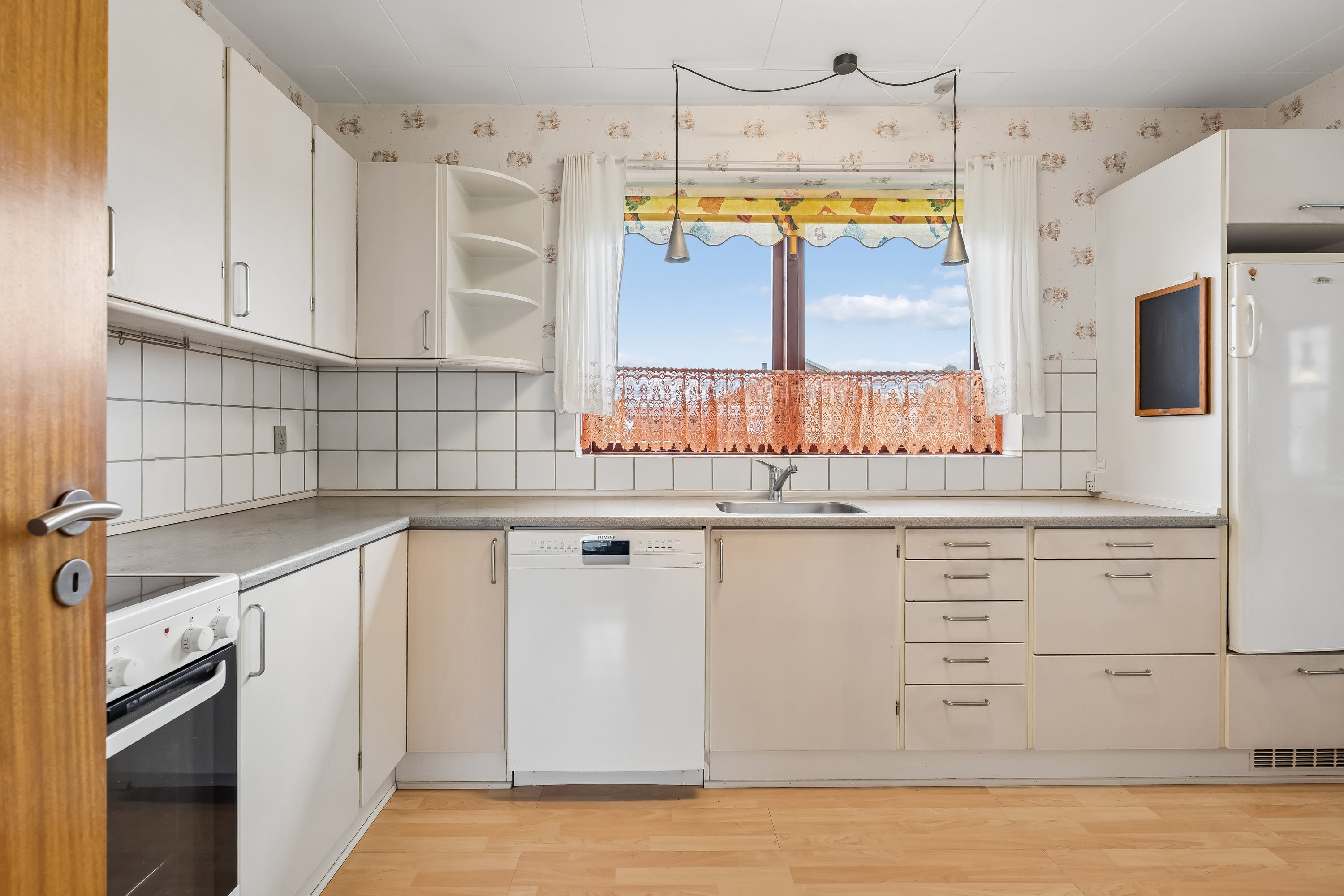 Fremhævet køkken billede i fuldskærmstilstand. Billede af Spættevej 1, Ø Snede, 8723 Løsning