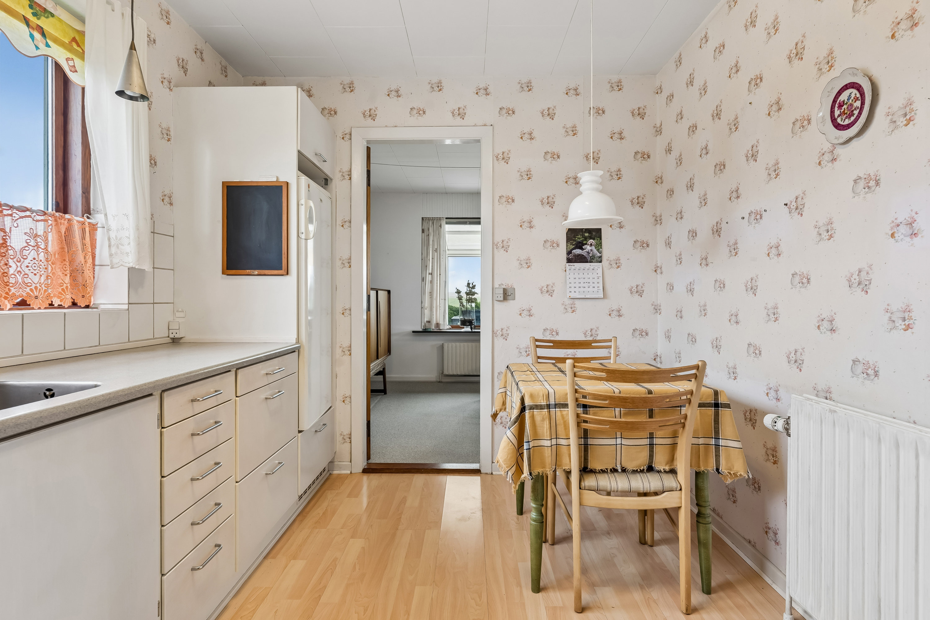 Fremhævet køkken billede i fuldskærmstilstand. Billede af Spættevej 1, Ø Snede, 8723 Løsning