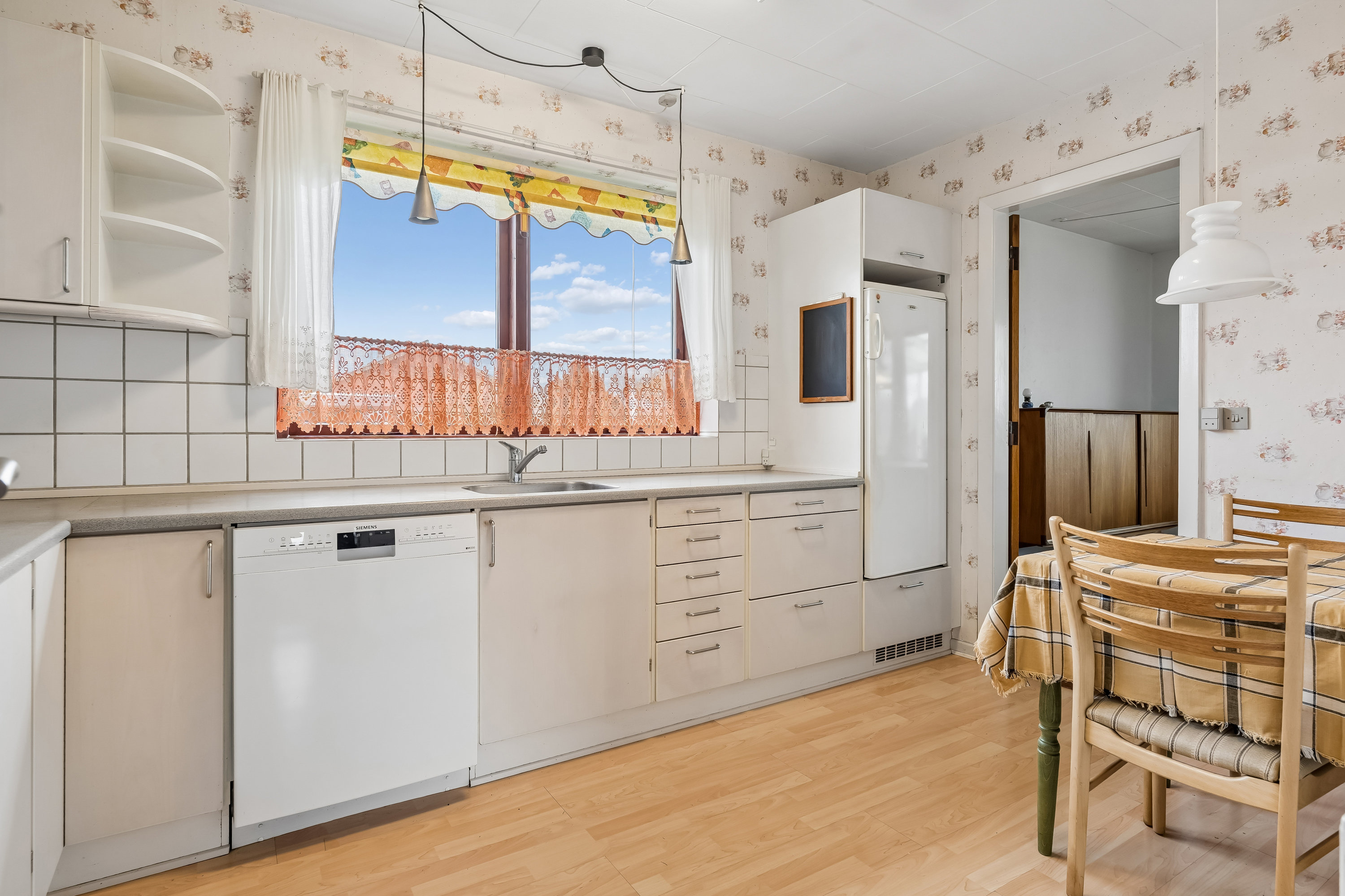 Fremhævet køkken billede i fuldskærmstilstand. Billede af Spættevej 1, Ø Snede, 8723 Løsning