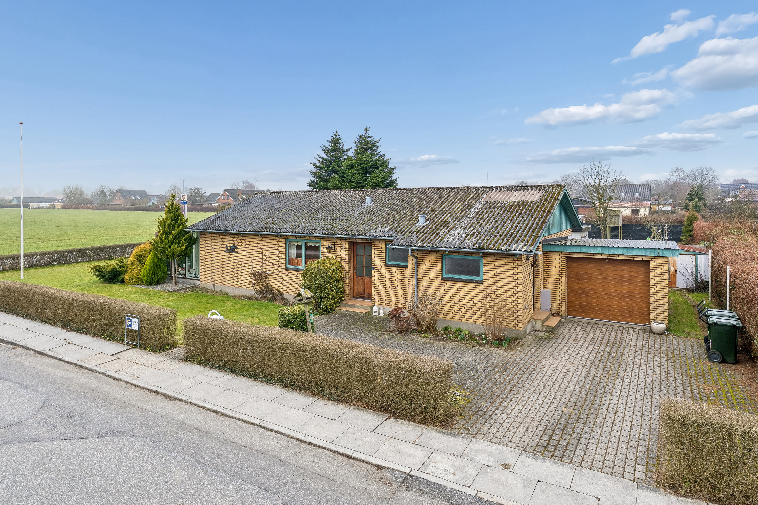 Villa: Ejendommen på Spættevej 1, Ø Snede, 8723 Løsning