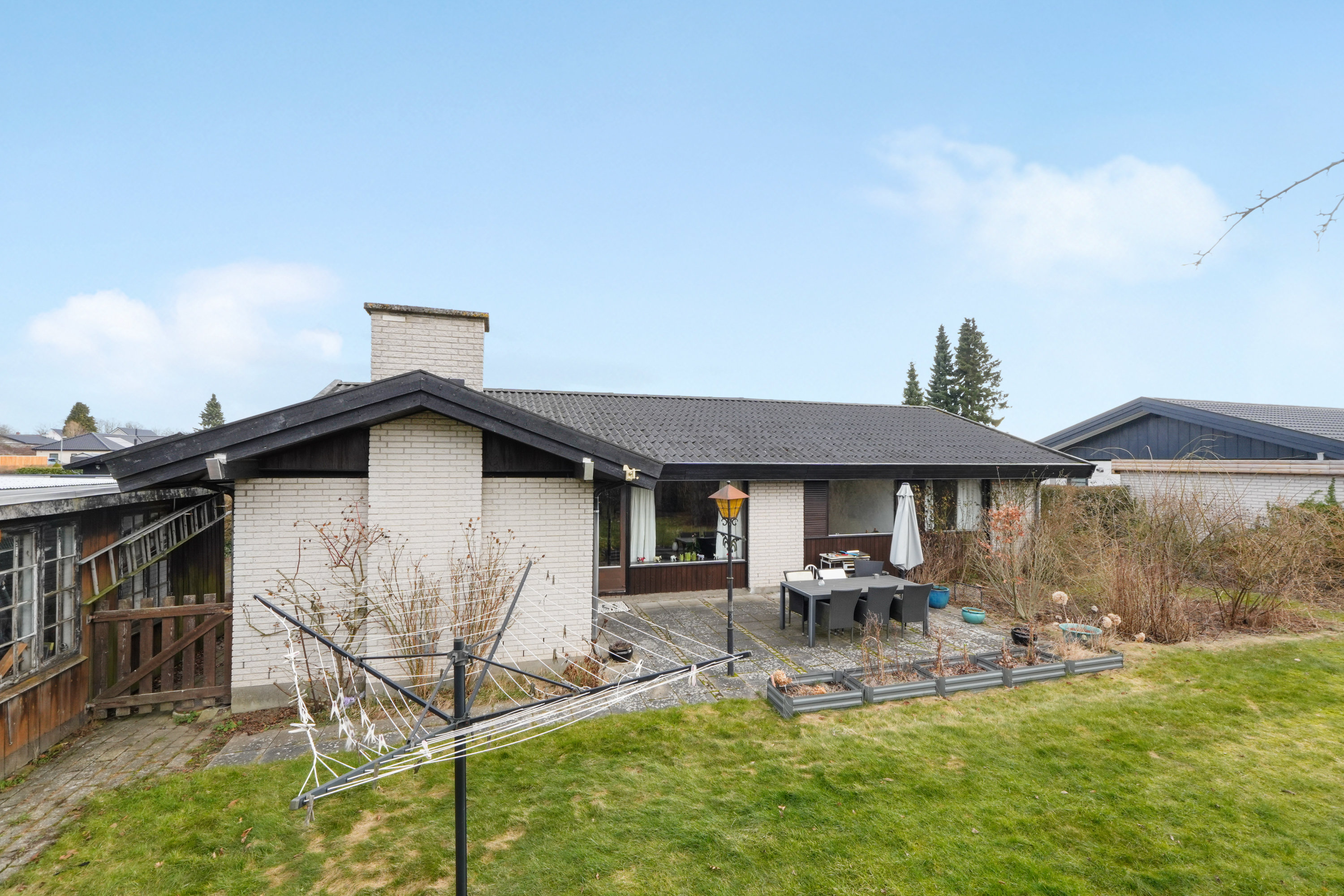 Fremhævet facade billede i fuldskærmstilstand. Billede af Bueparken 64, 2750 Ballerup