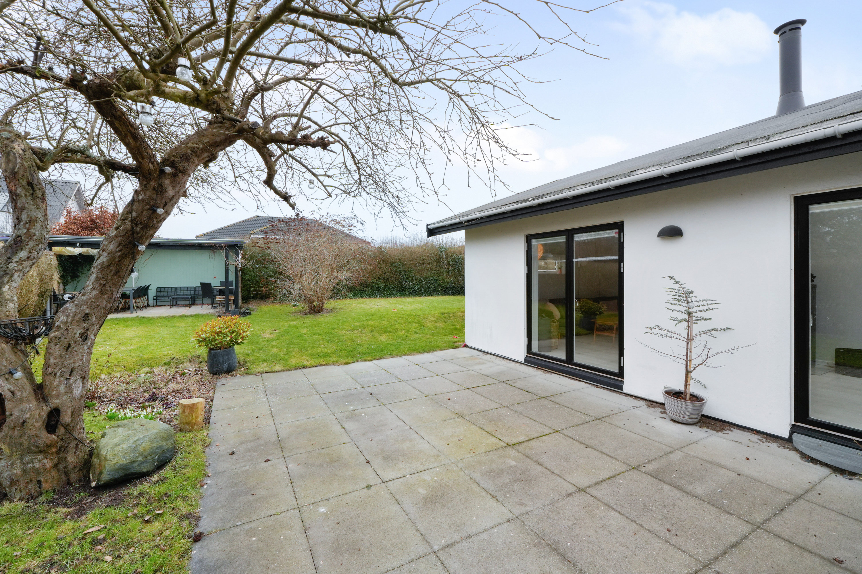 Fremhævet facade billede i fuldskærmstilstand. Billede af Grænsevej 24, 2650 Hvidovre