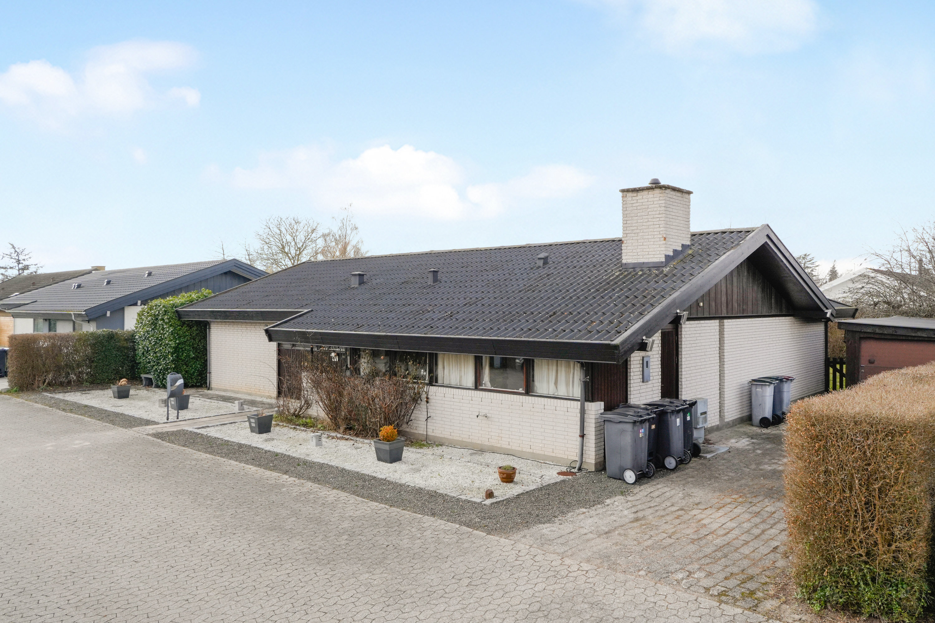 Fremhævet facade billede i fuldskærmstilstand. Billede af Bueparken 64, 2750 Ballerup