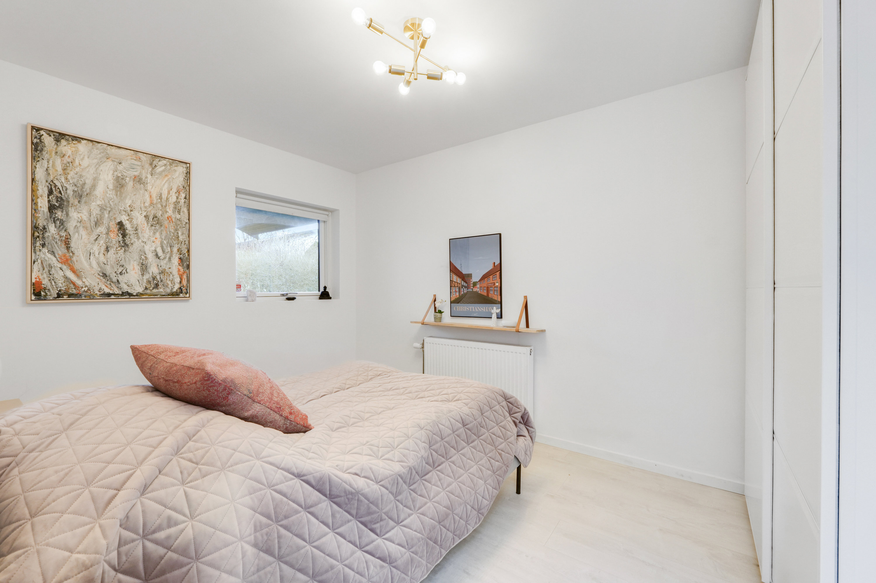 Fremhævet soveværelse billede i fuldskærmstilstand. Billede af Grænsevej 24, 2650 Hvidovre