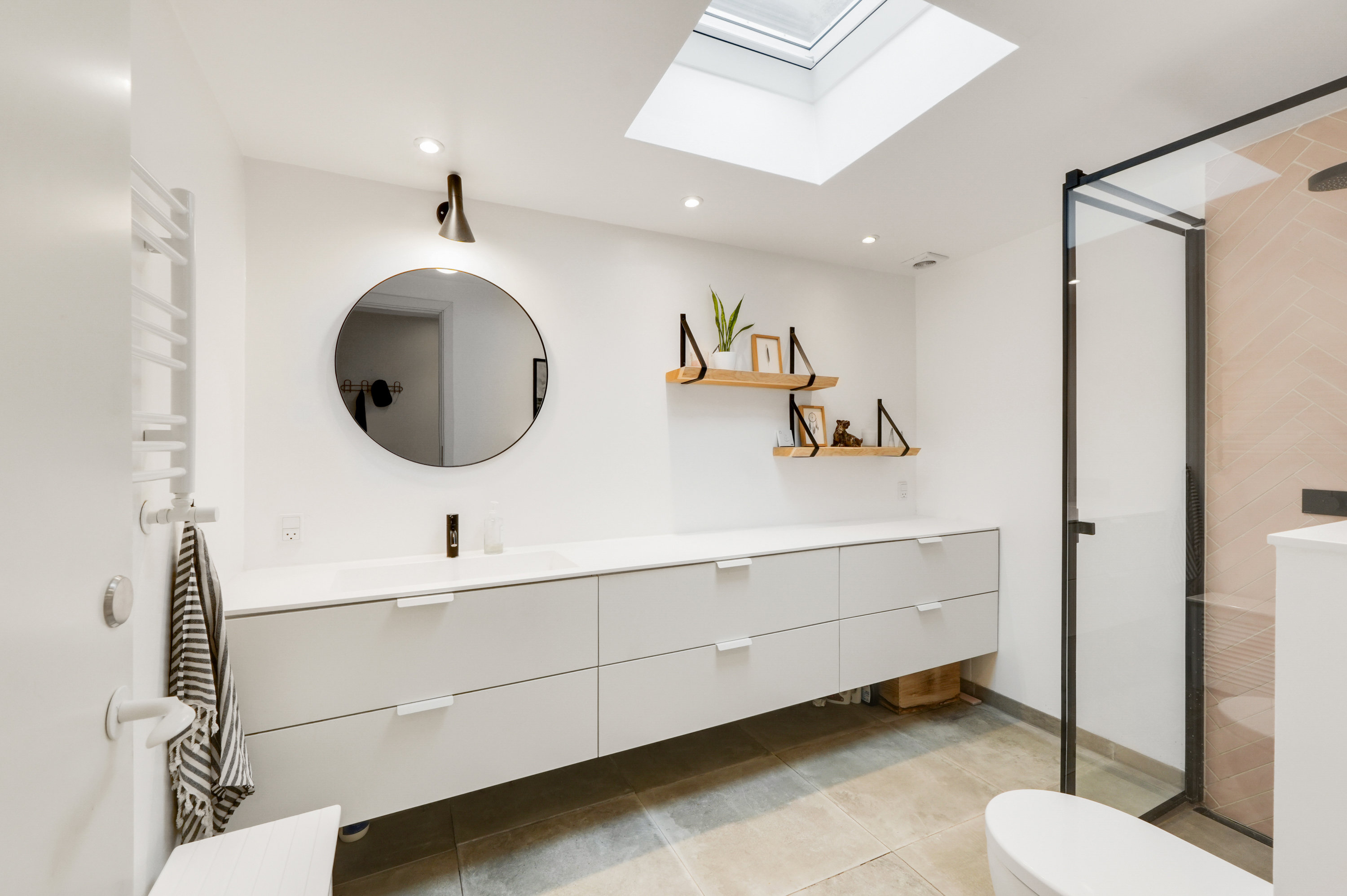 Fremhævet badeværelse billede i fuldskærmstilstand. Billede af Grænsevej 24, 2650 Hvidovre