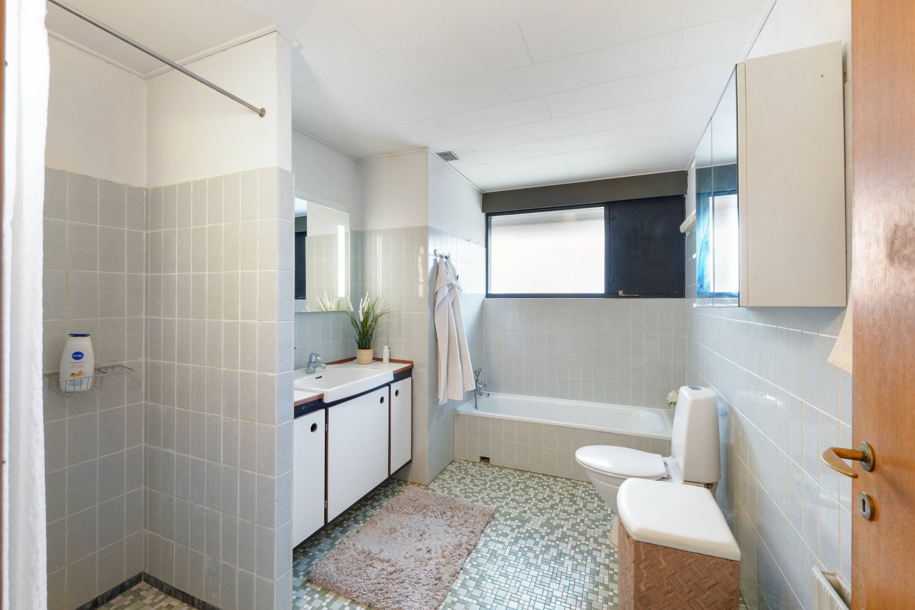 Fremhævet badeværelse billede i fuldskærmstilstand. Billede af Bueparken 64, 2750 Ballerup