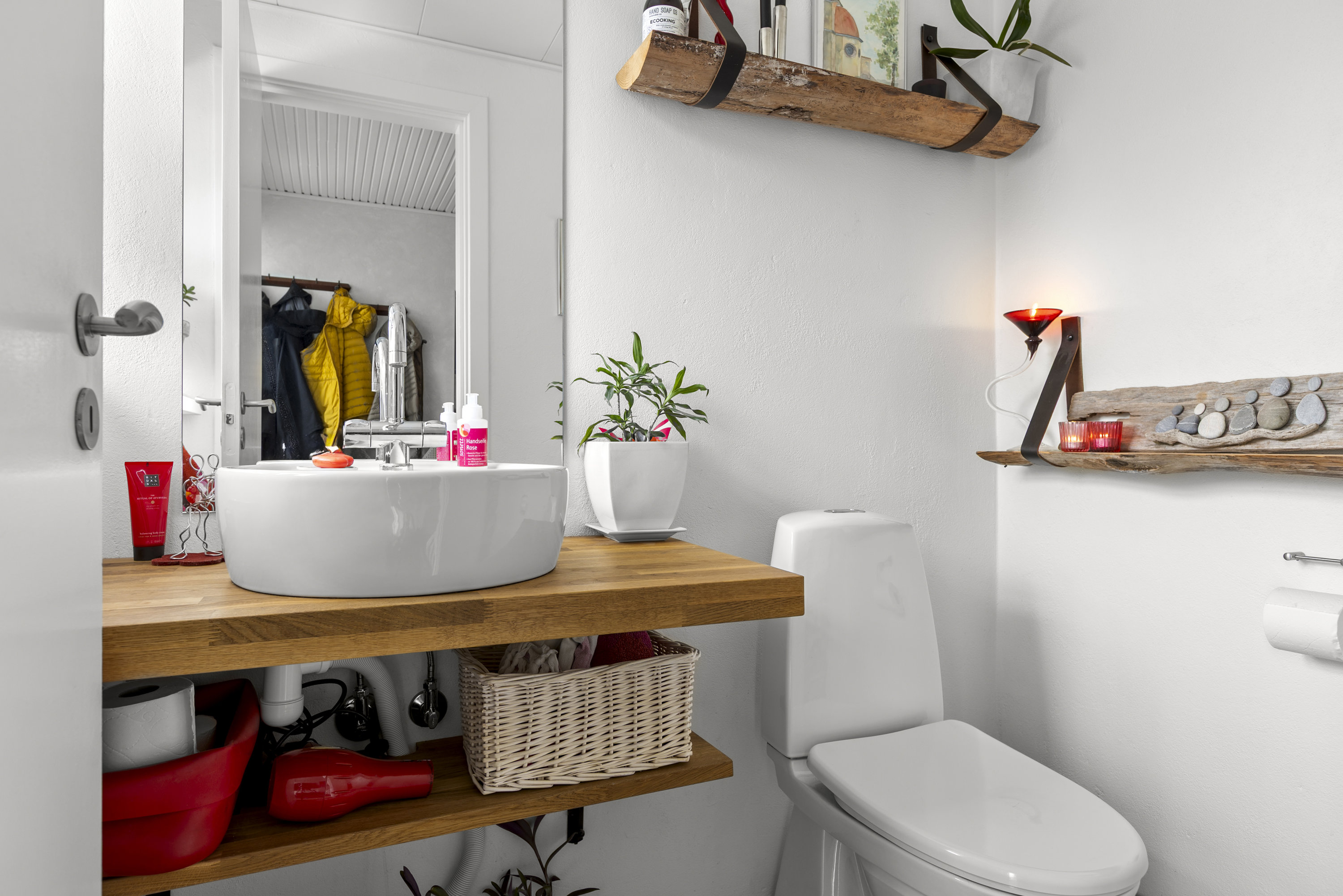 Fremhævet toilet billede i fuldskærmstilstand. Billede af Granlystien 23, 4400 Kalundborg