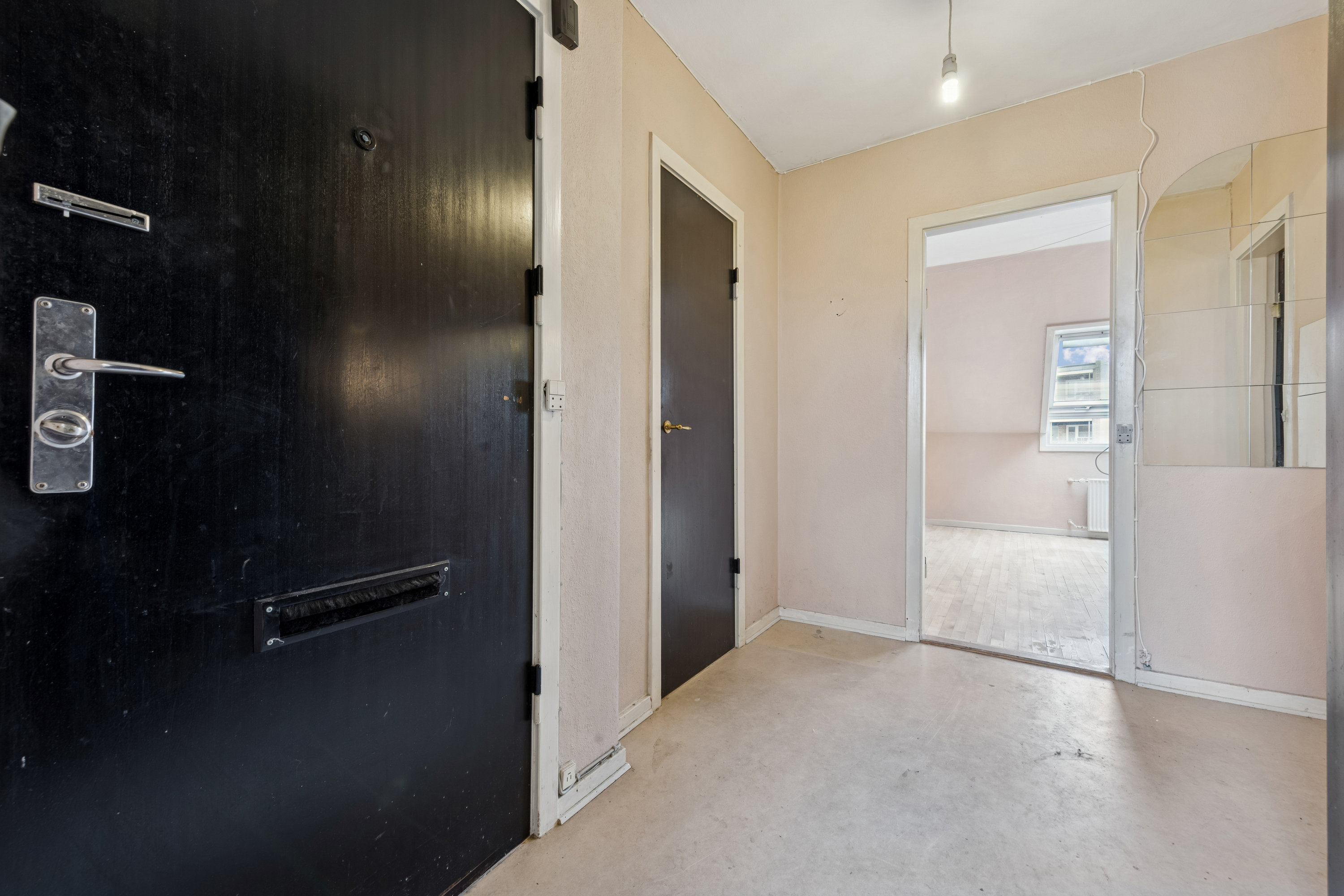 Fremhævet gang billede i fuldskærmstilstand. Billede af Brinchs Have 11, 2. th., 2630 Taastrup