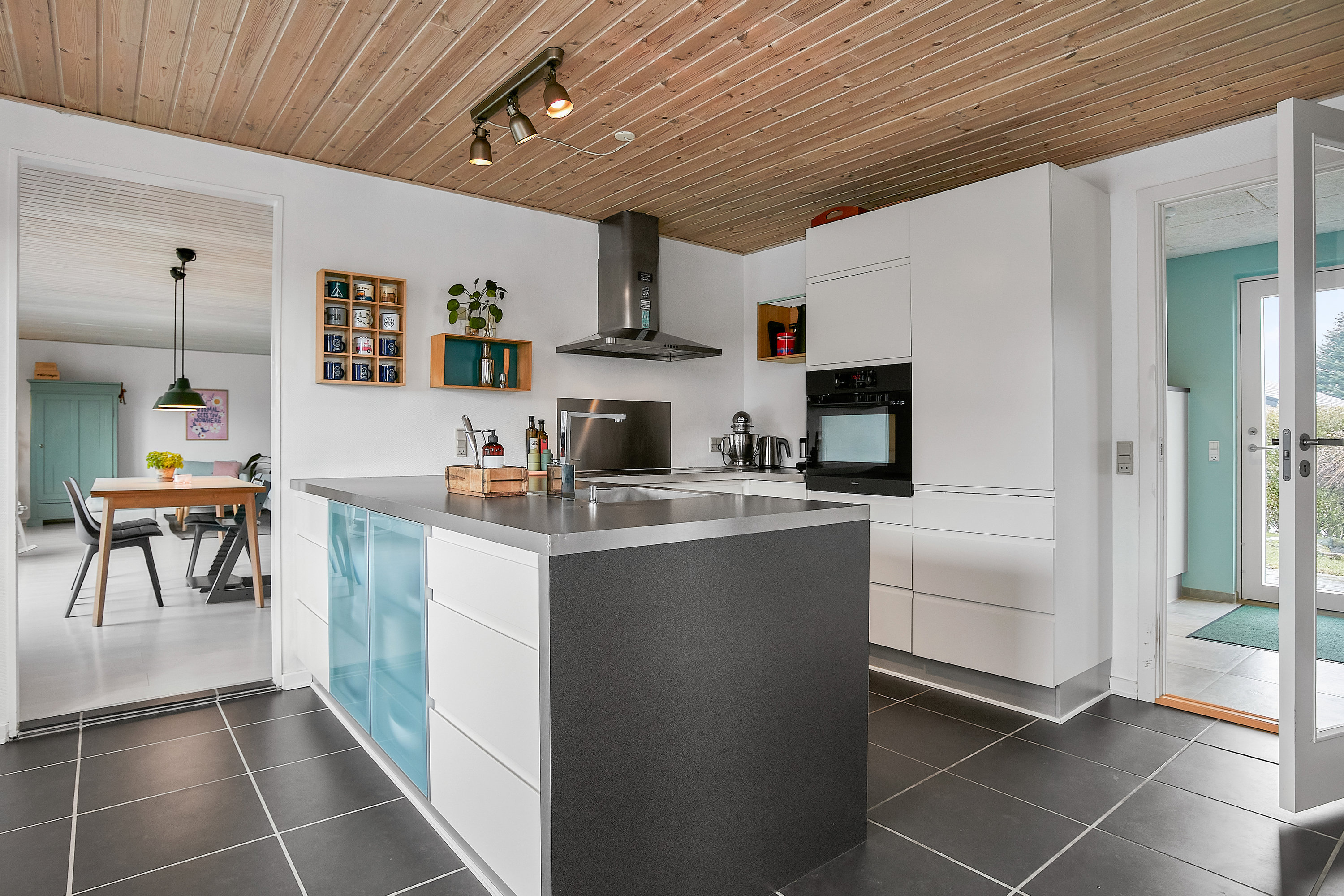 Fremhævet køkken/alrum billede i fuldskærmstilstand. Billede af Krokusvej 77, Tyrsted, 8700 Horsens