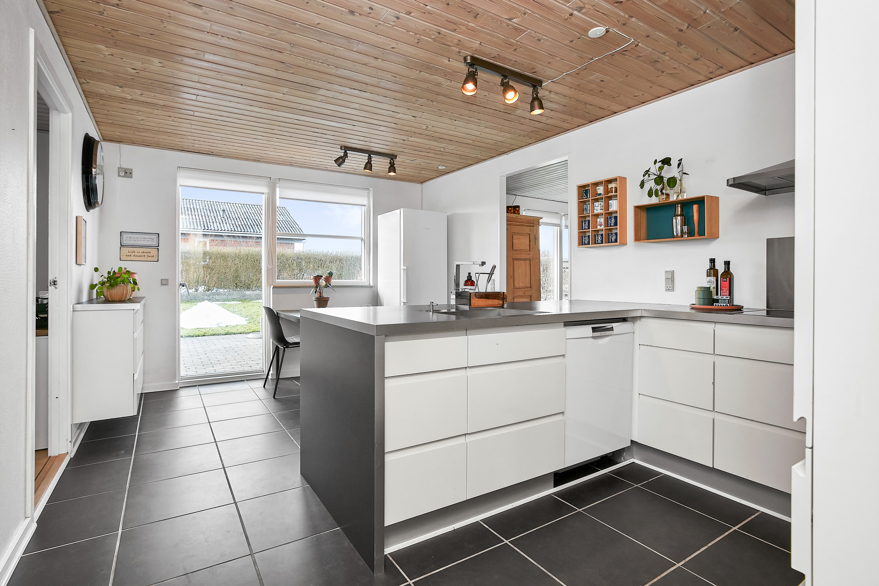 Fremhævet køkken/alrum billede i fuldskærmstilstand. Billede af Krokusvej 77, Tyrsted, 8700 Horsens