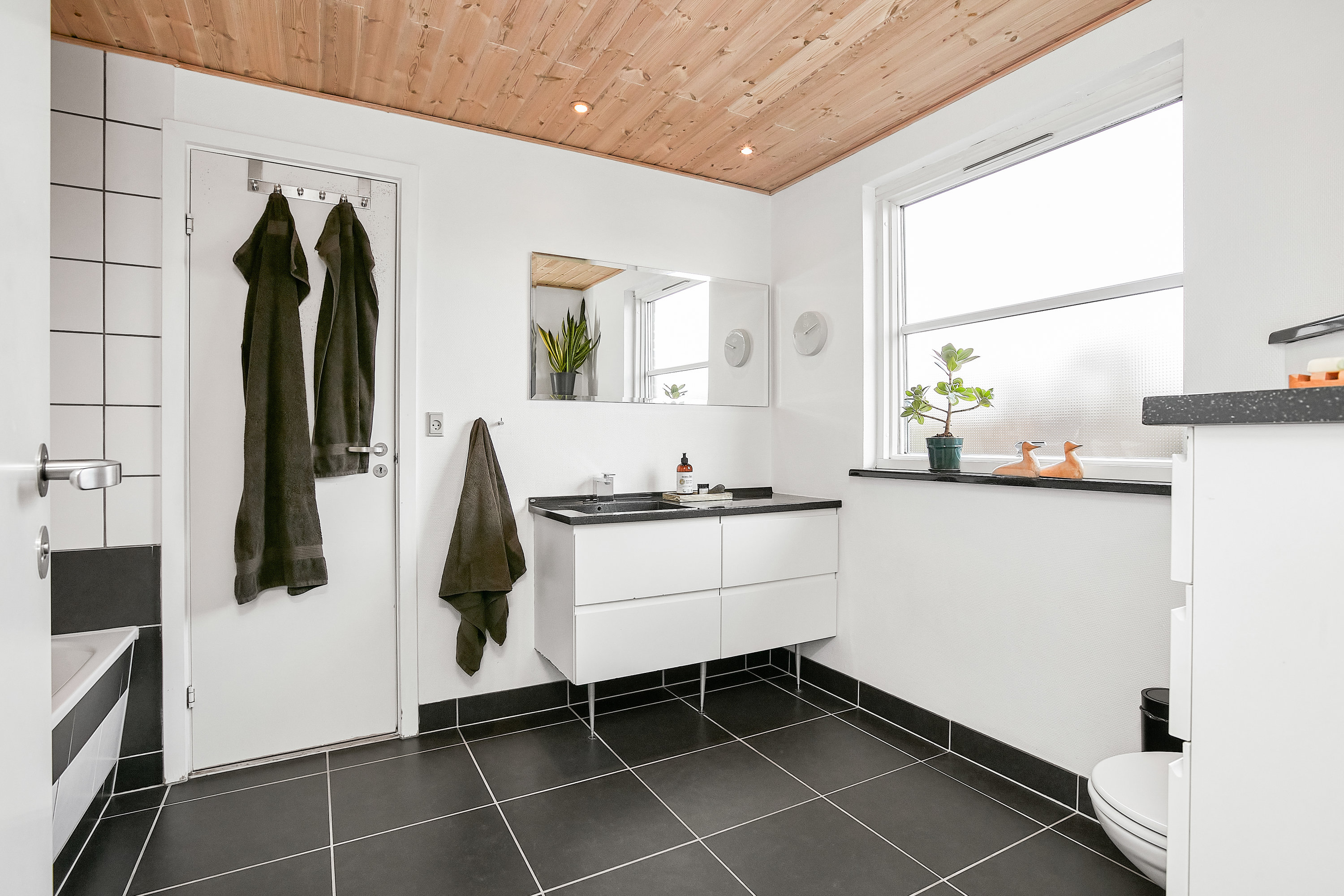 Fremhævet badeværelse billede i fuldskærmstilstand. Billede af Krokusvej 77, Tyrsted, 8700 Horsens