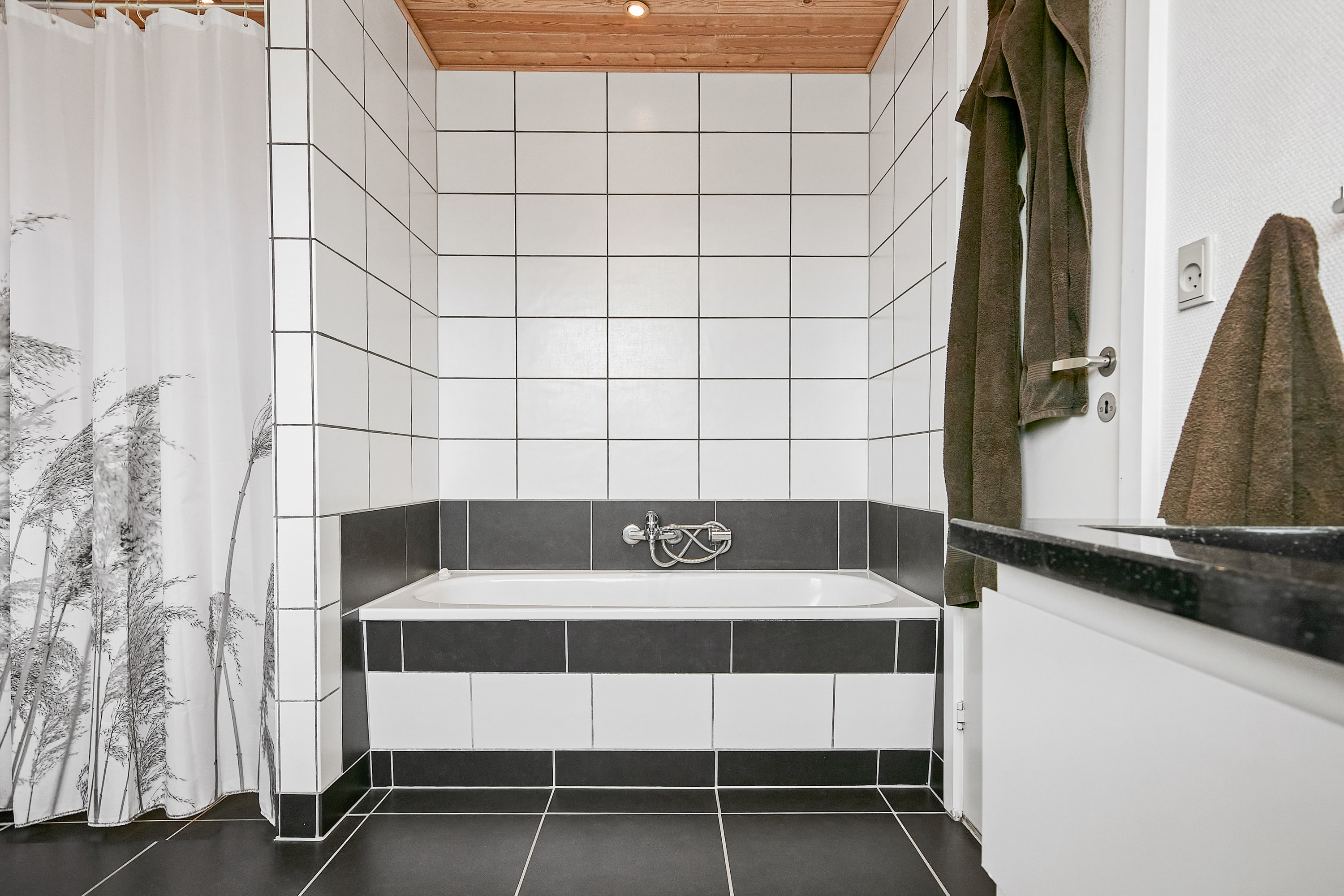 Fremhævet badeværelse billede i fuldskærmstilstand. Billede af Krokusvej 77, Tyrsted, 8700 Horsens