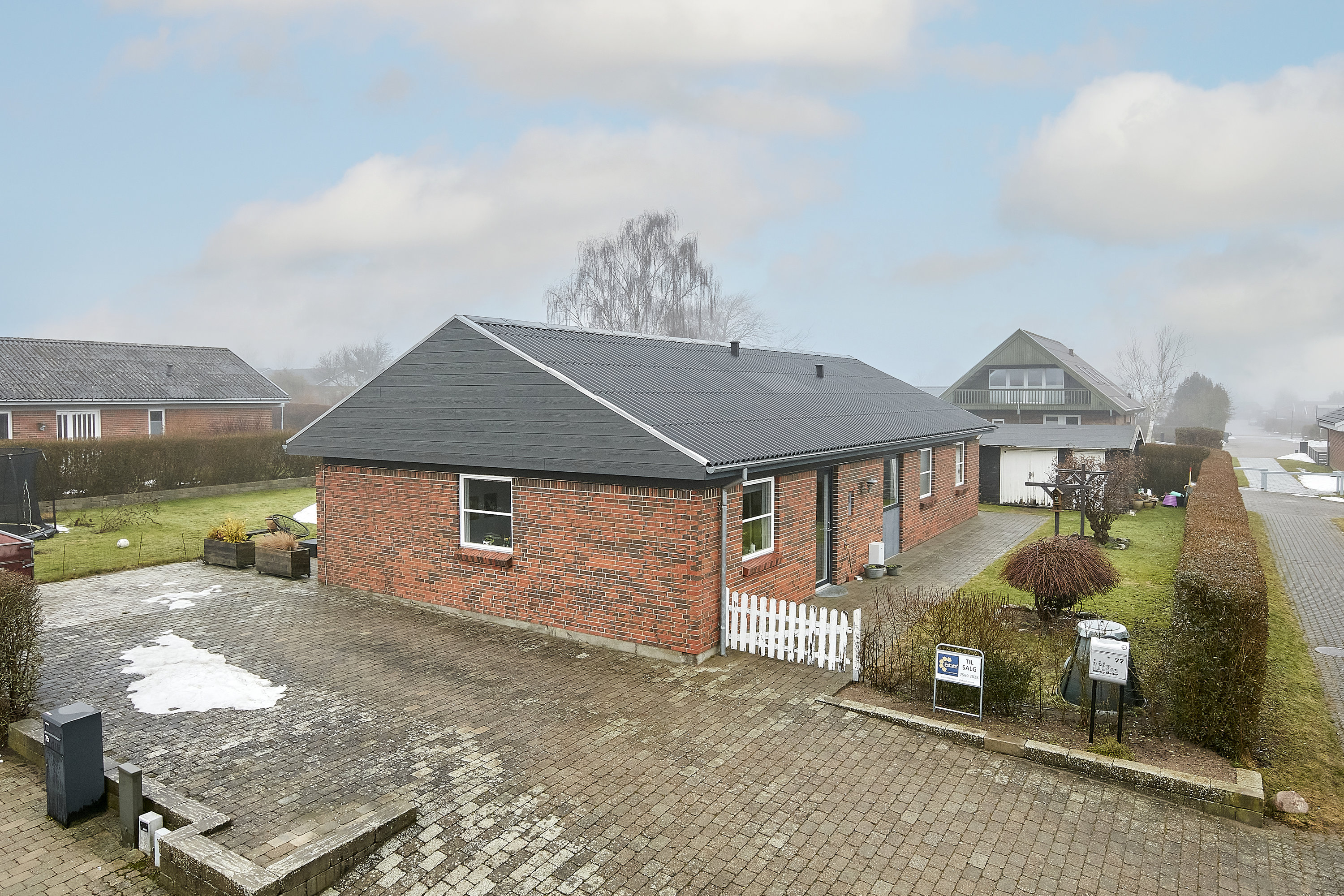 Villa: Facade fra vejen på Krokusvej 77, Tyrsted, 8700 Horsens