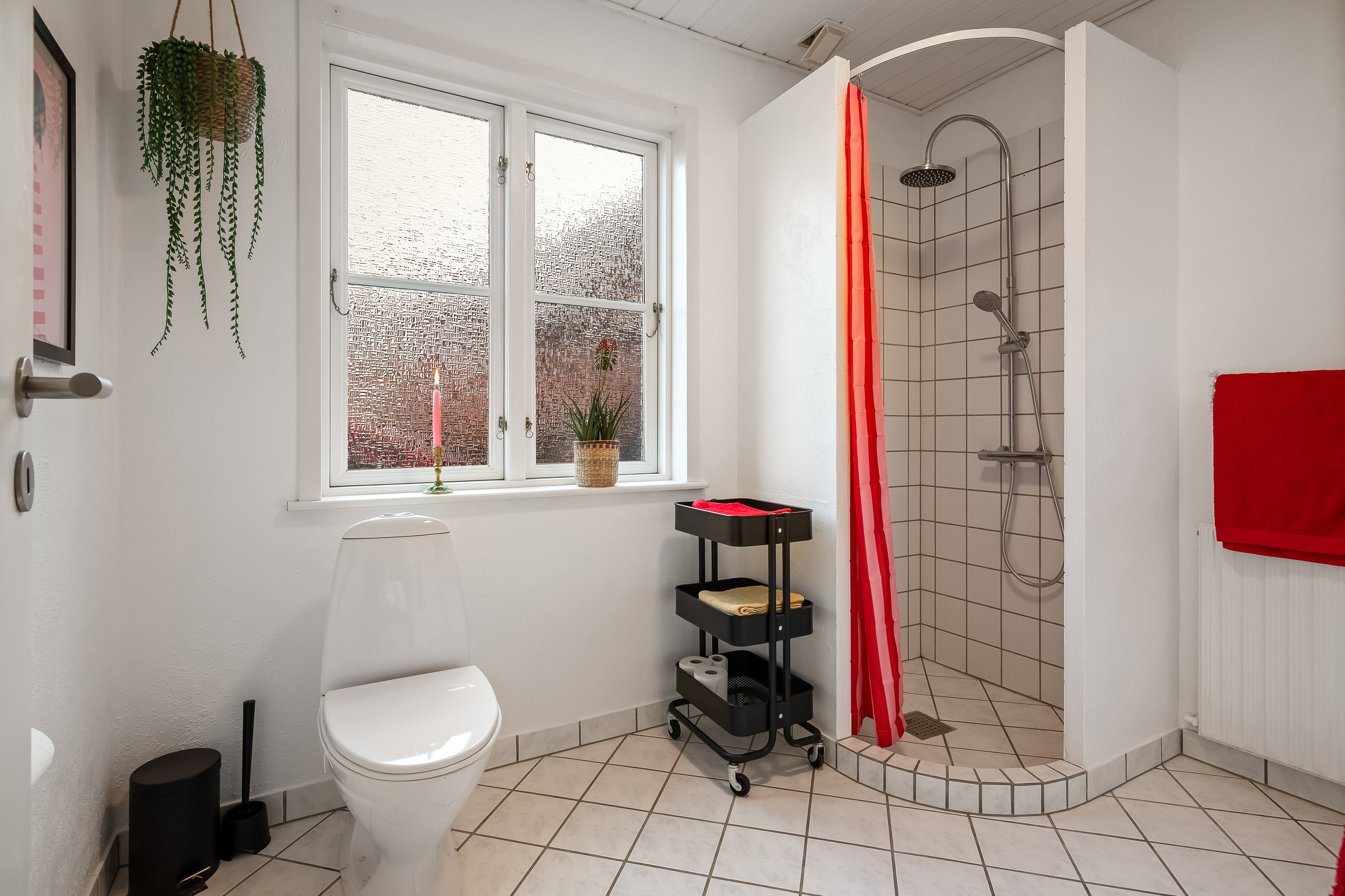 Fremhævet badeværelse billede i fuldskærmstilstand. Billede af Stenshøj 3, 6950 Ringkøbing