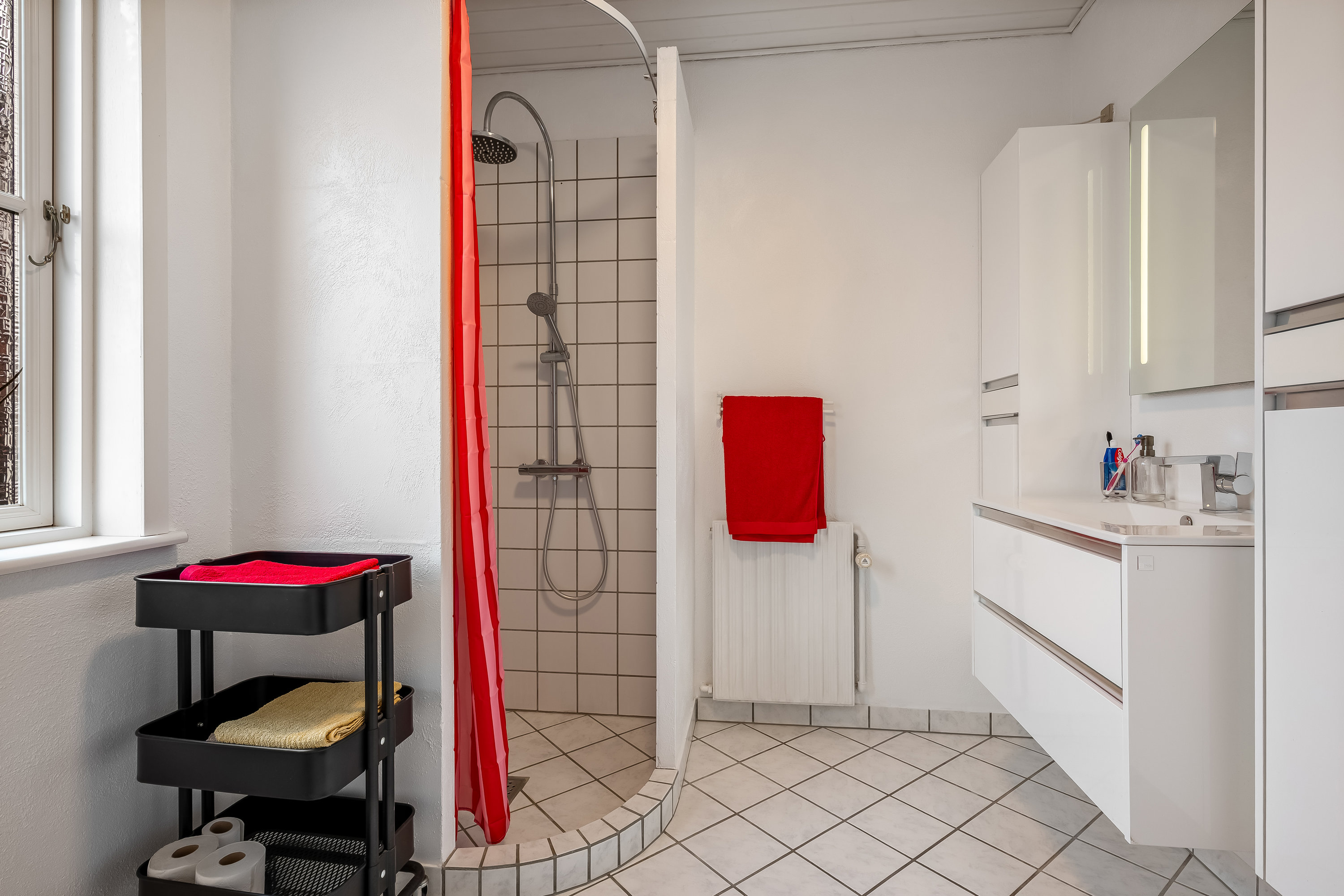 Fremhævet badeværelse billede i fuldskærmstilstand. Billede af Stenshøj 3, 6950 Ringkøbing