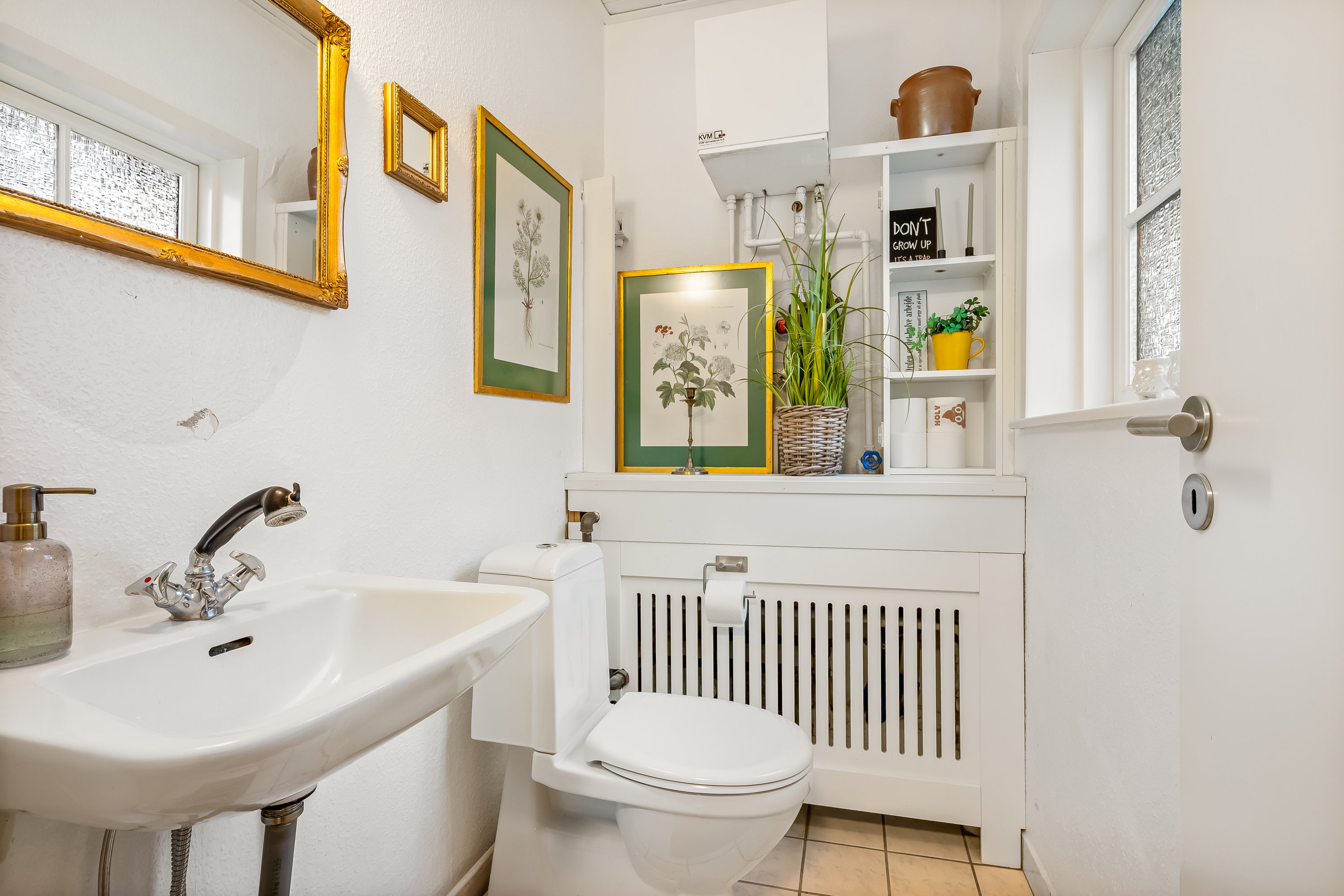 Fremhævet toilet billede i fuldskærmstilstand. Billede af Stenshøj 3, 6950 Ringkøbing