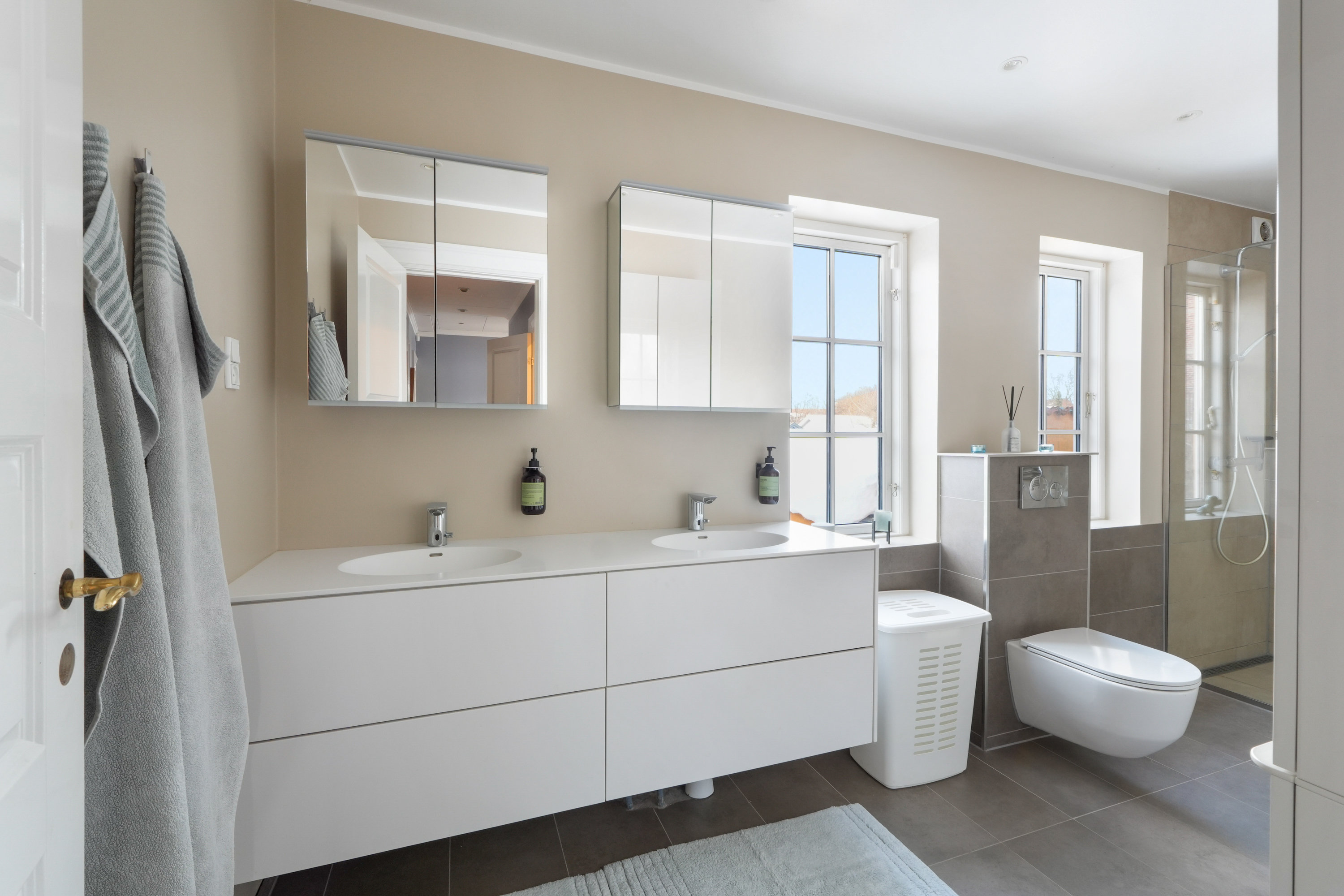 Fremhævet  billede i fuldskærmstilstand. Billede af Vigerslev Alle 370, 2650 Hvidovre