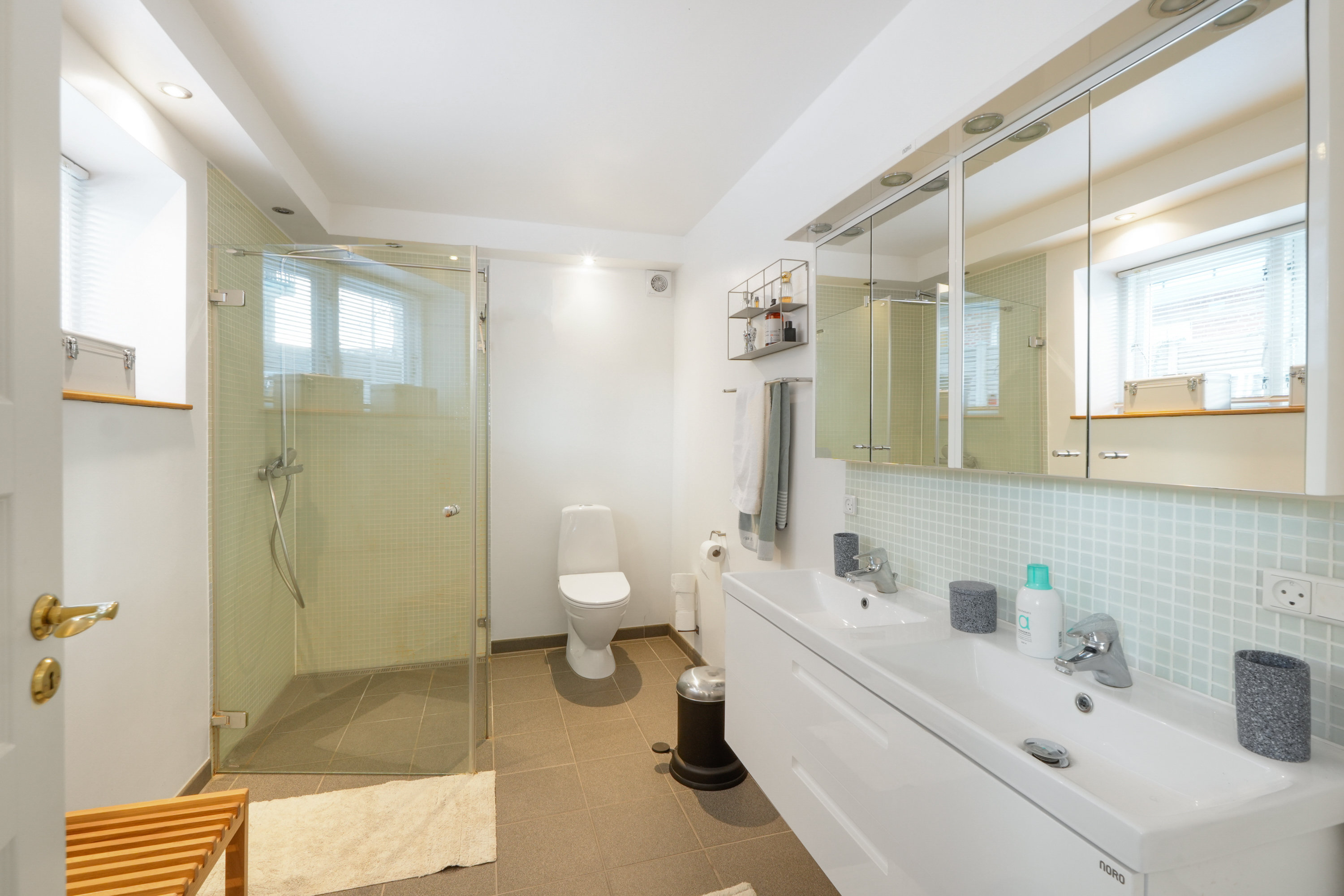 Fremhævet  billede i fuldskærmstilstand. Billede af Vigerslev Alle 370, 2650 Hvidovre